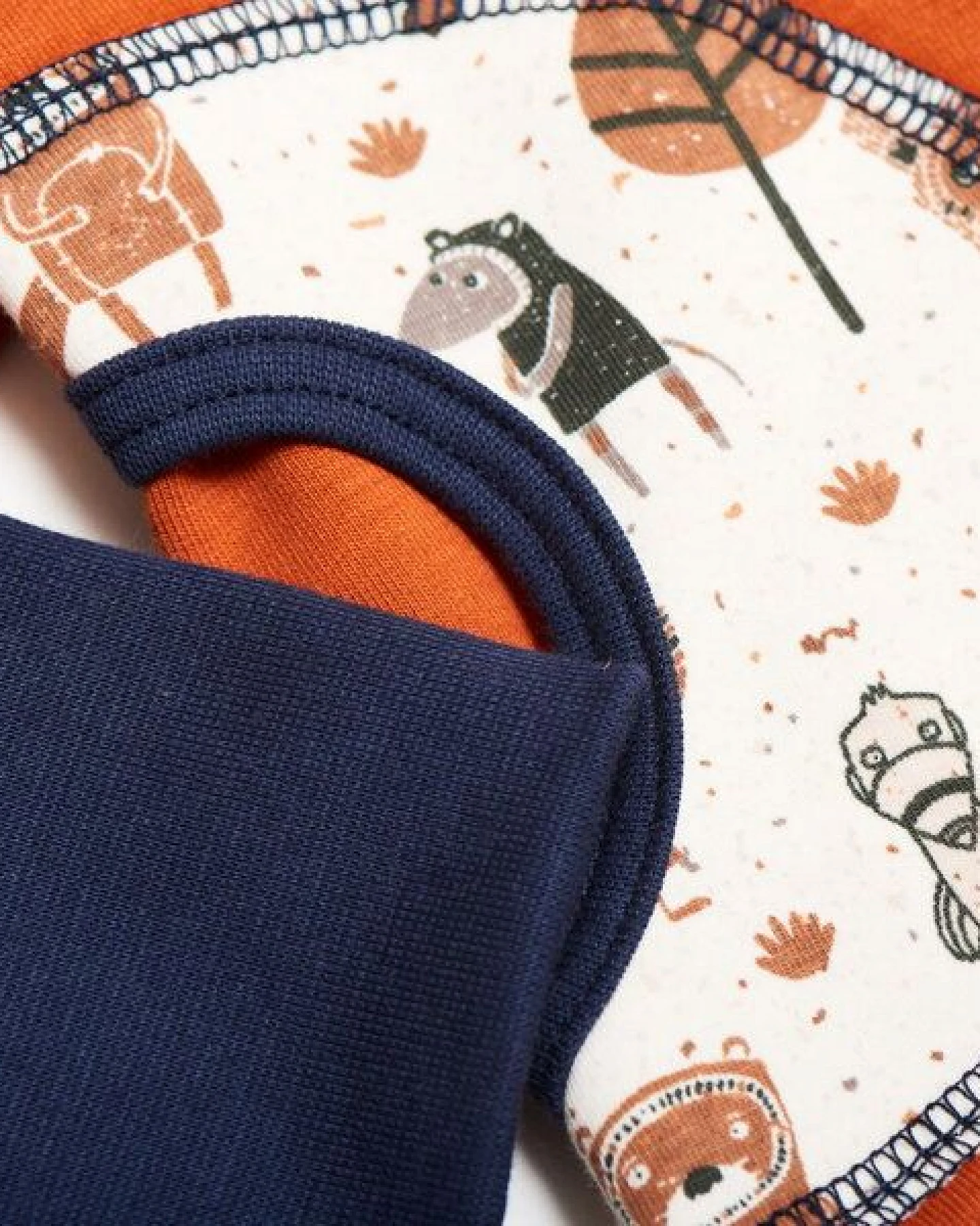 Cheeky Apple Kapuzenjacke aus Bio-Baumwolle "Summersweat Kupferbraun/Paper Gang" – Ansicht 3