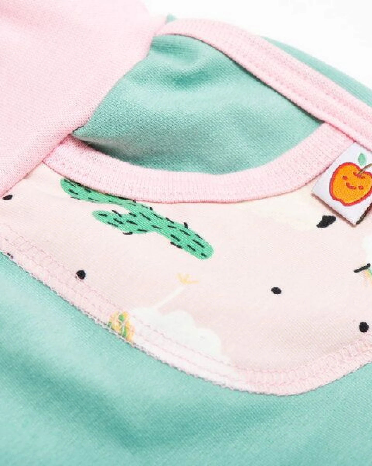 Cheeky Apple Shorts aus Bio-Baumwolle "Summersweat Minzgrün/Alpakas Rosa" – Ansicht 3