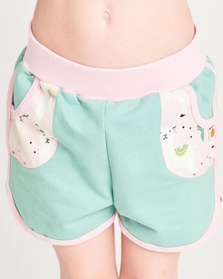 Cheeky Apple Shorts aus Bio-Baumwolle "Summersweat Minzgrün/Alpakas Rosa"
