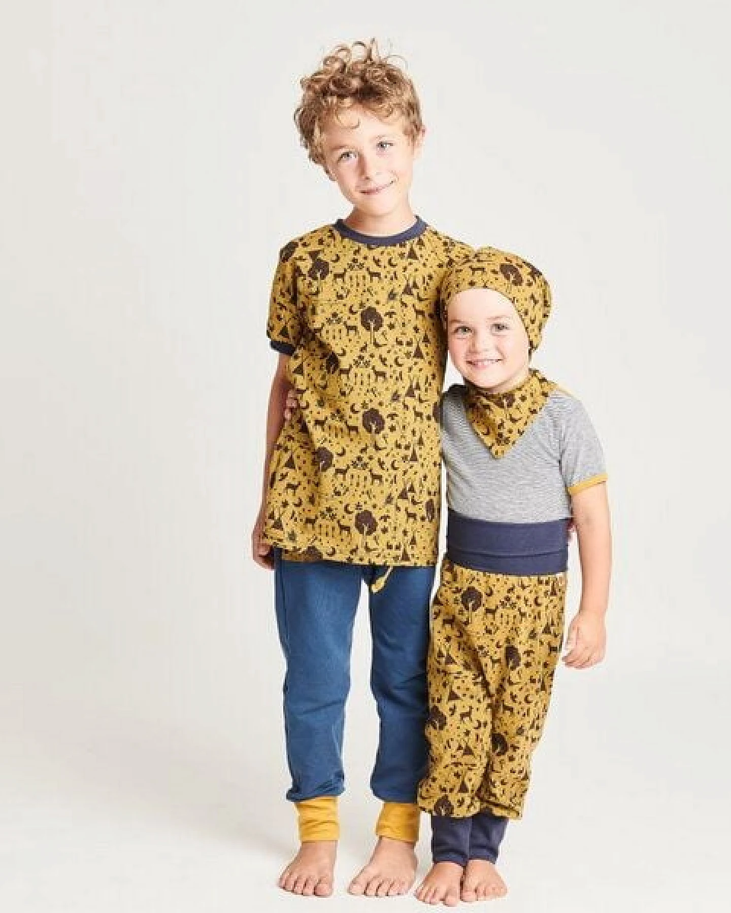 Cheeky Apple Gefütterte Baby-Haube aus Bio-Baumwolle "Tipi Tält/Weiß-Navy Ringel" – Ansicht 4