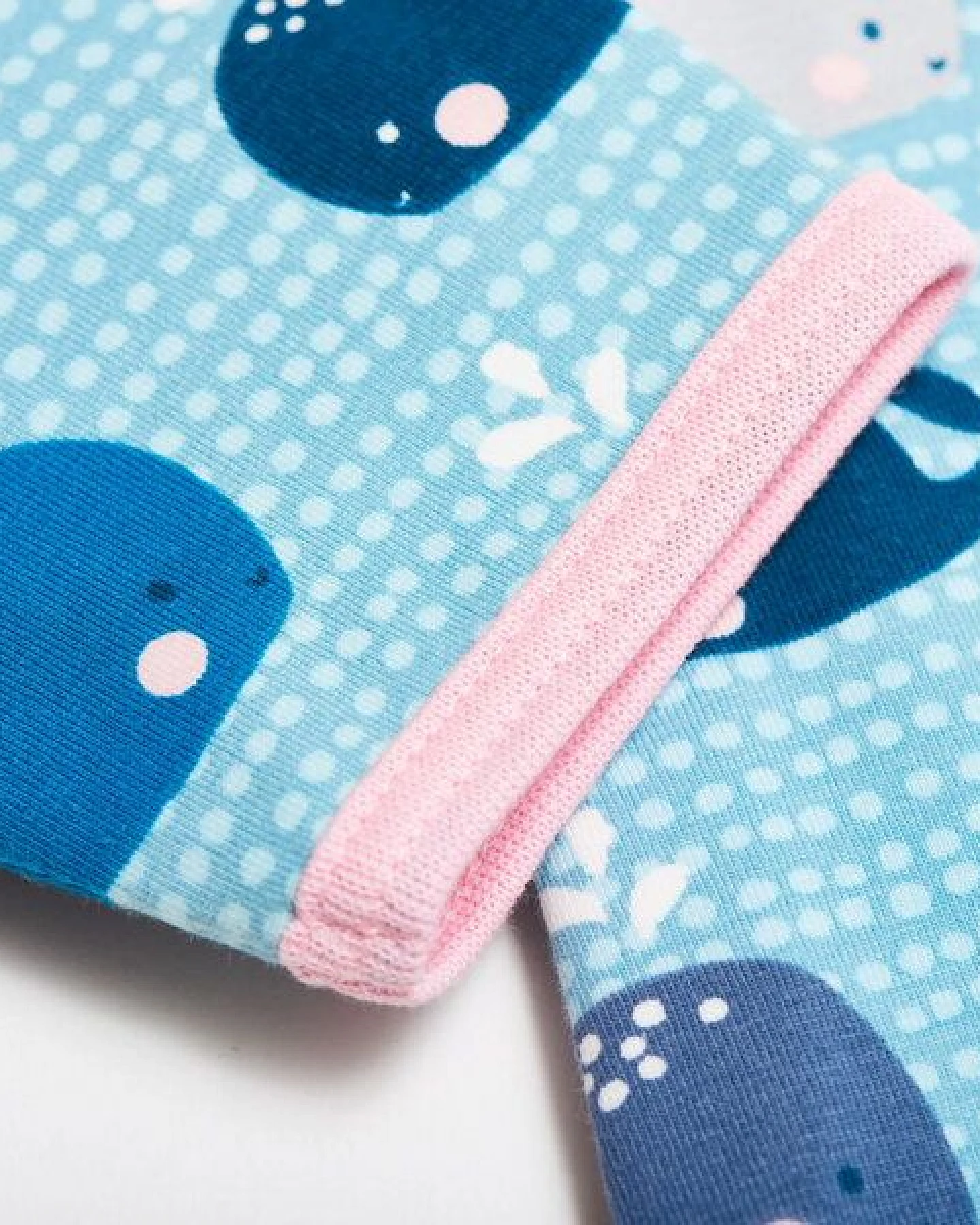 Cheeky Apple Gefüttertes Jäckchen aus Bio-Baumwolle "Wale" Blau/Hellblau/Zartrosa – Ansicht 3