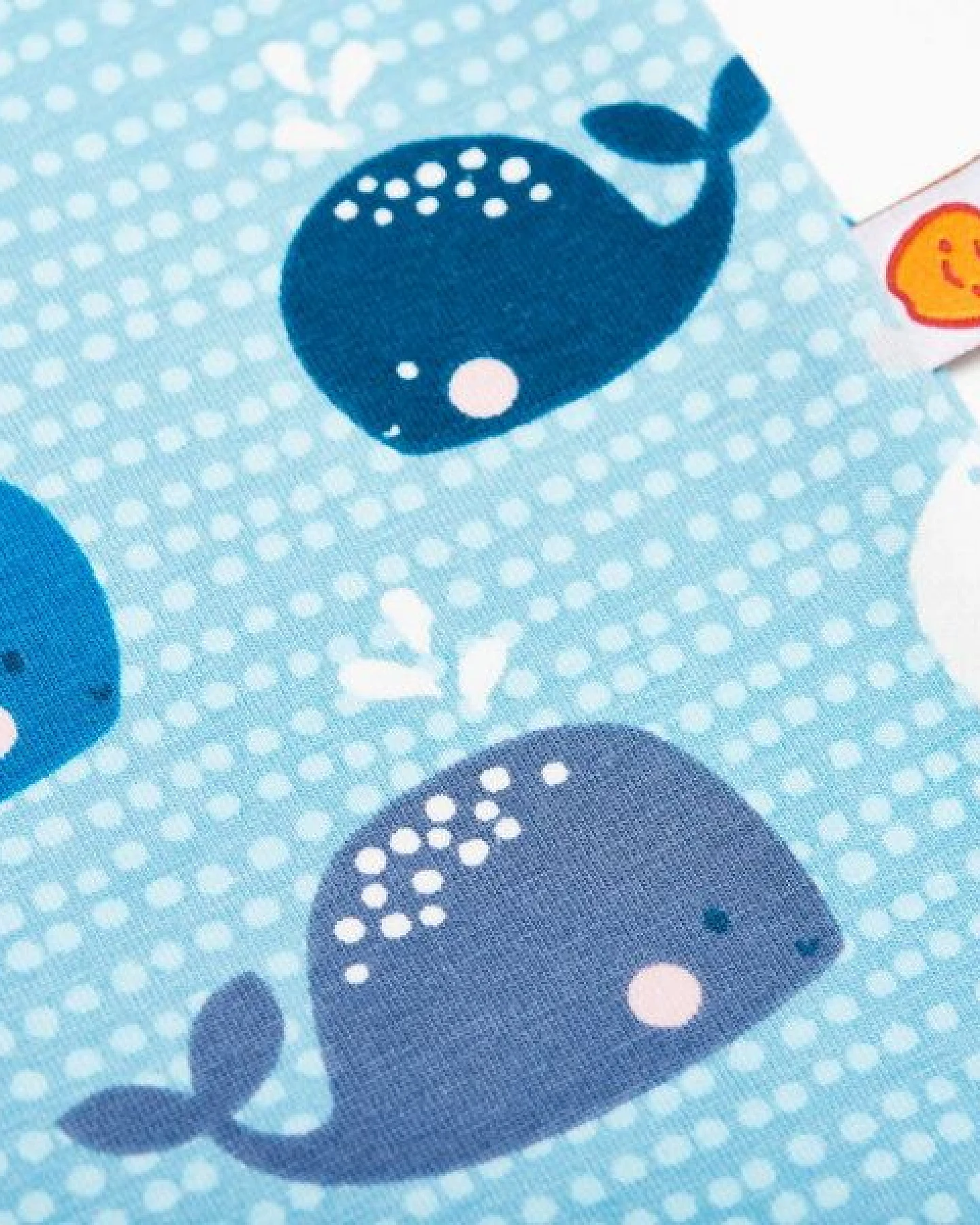 Cheeky Apple Kurzarm-Strampler aus Bio-Baumwolle "Wale" Blau/Grau/Zartrosa – Ansicht 3