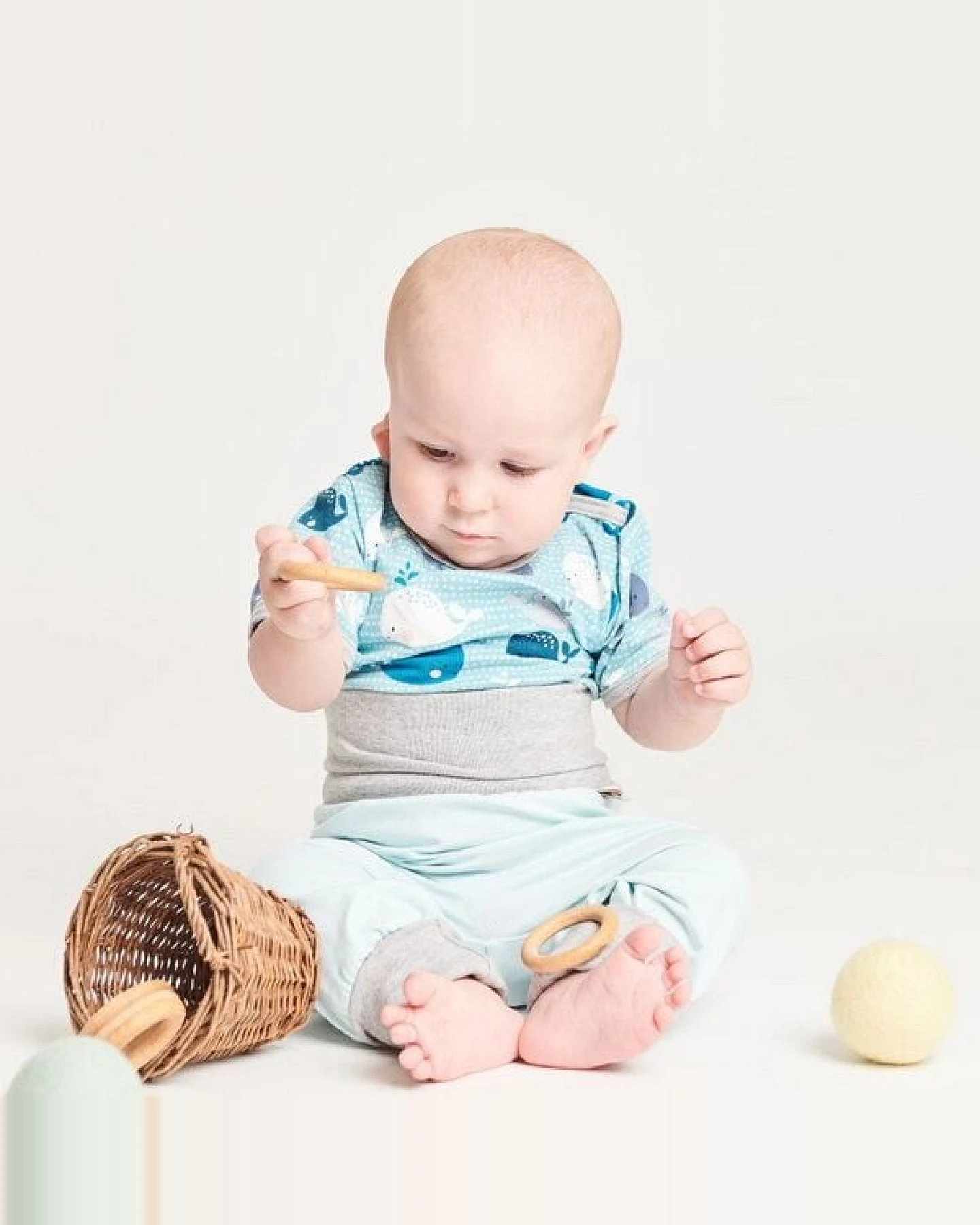 Cheeky Apple Kurzarm-Body aus Bio-Baumwolle "Wale" Blau/Rosa/Grau – Ansicht 4