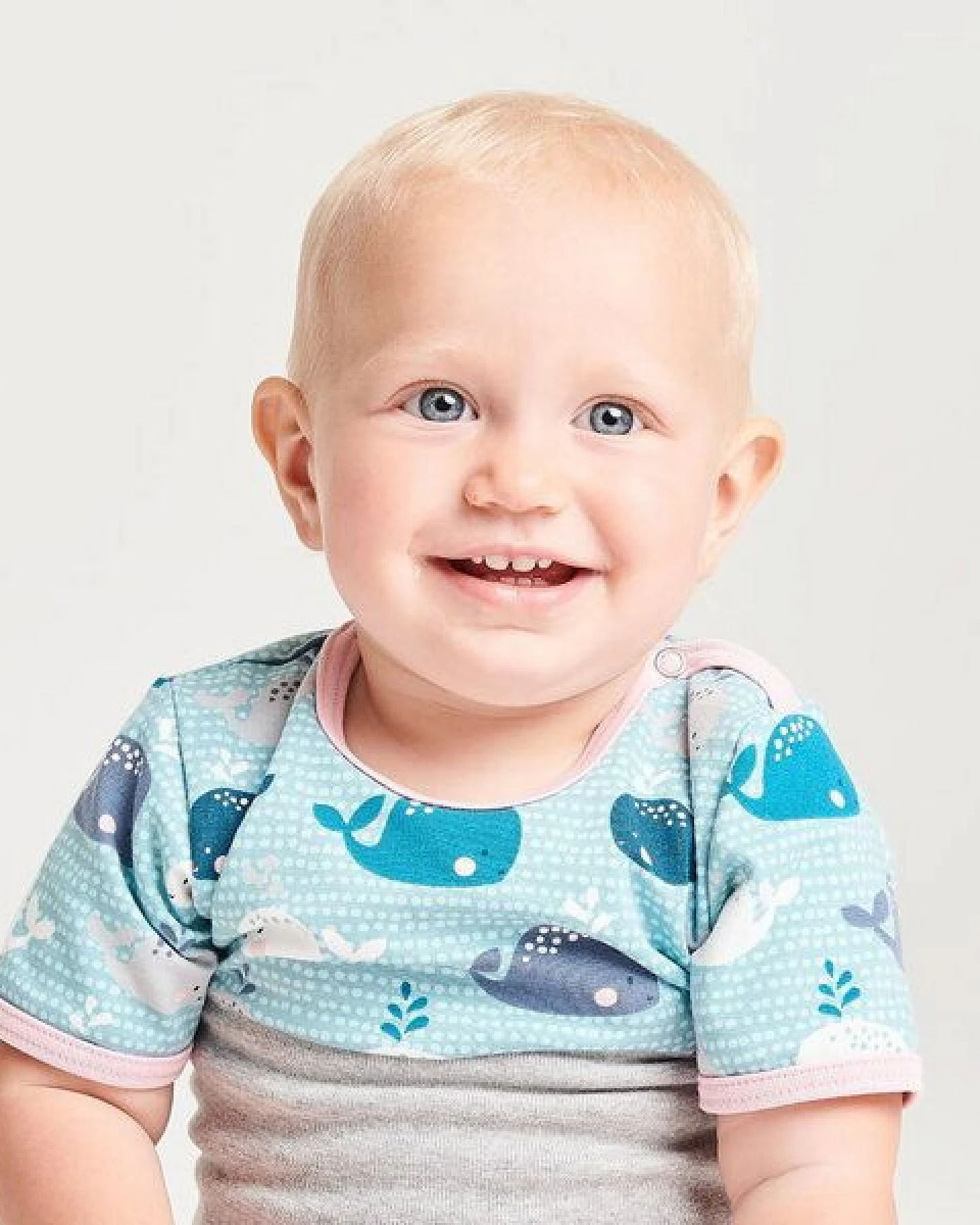 Cheeky Apple Kurzarm-Body aus Bio-Baumwolle "Wale" Blau/Rosa/Grau – Ansicht 2