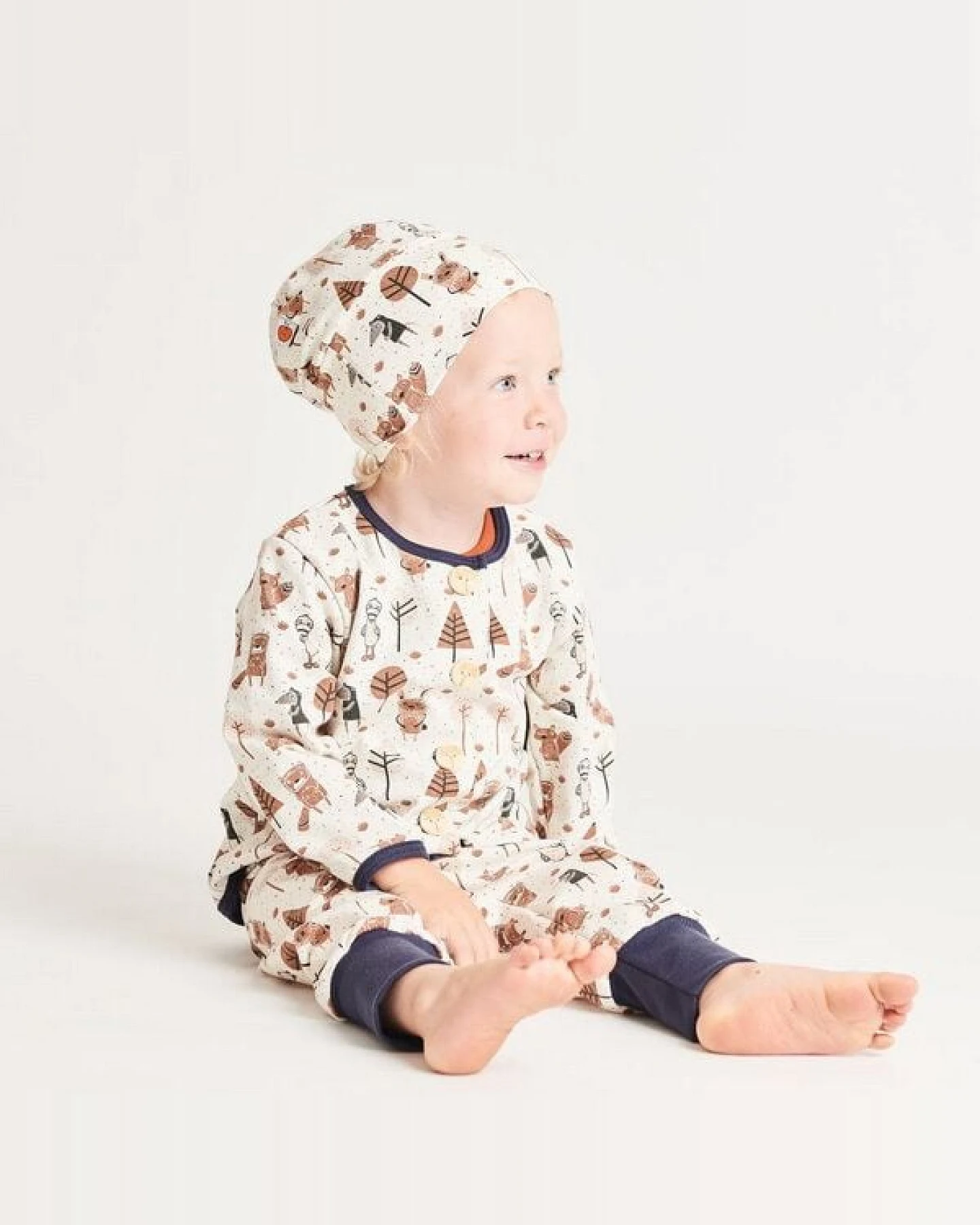 Cheeky Apple Gefütterte Baby-Haube aus Bio-Baumwolle "Paper Gang" Beige-meliert/Navy-Weiß Ringel – Ansicht 4
