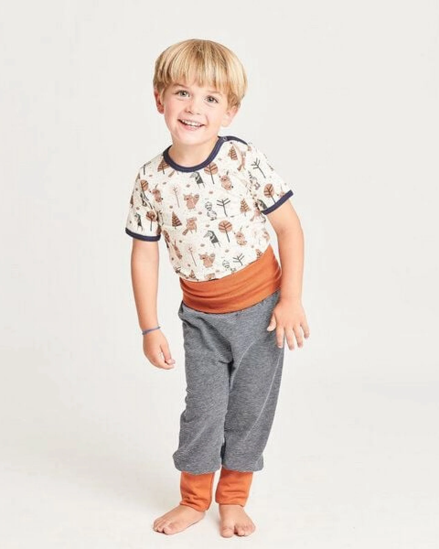 Cheeky Apple Kurzarm-Body aus Bio-Baumwolle "Paper Gang" Beige-meliert/Navy – Ansicht 4