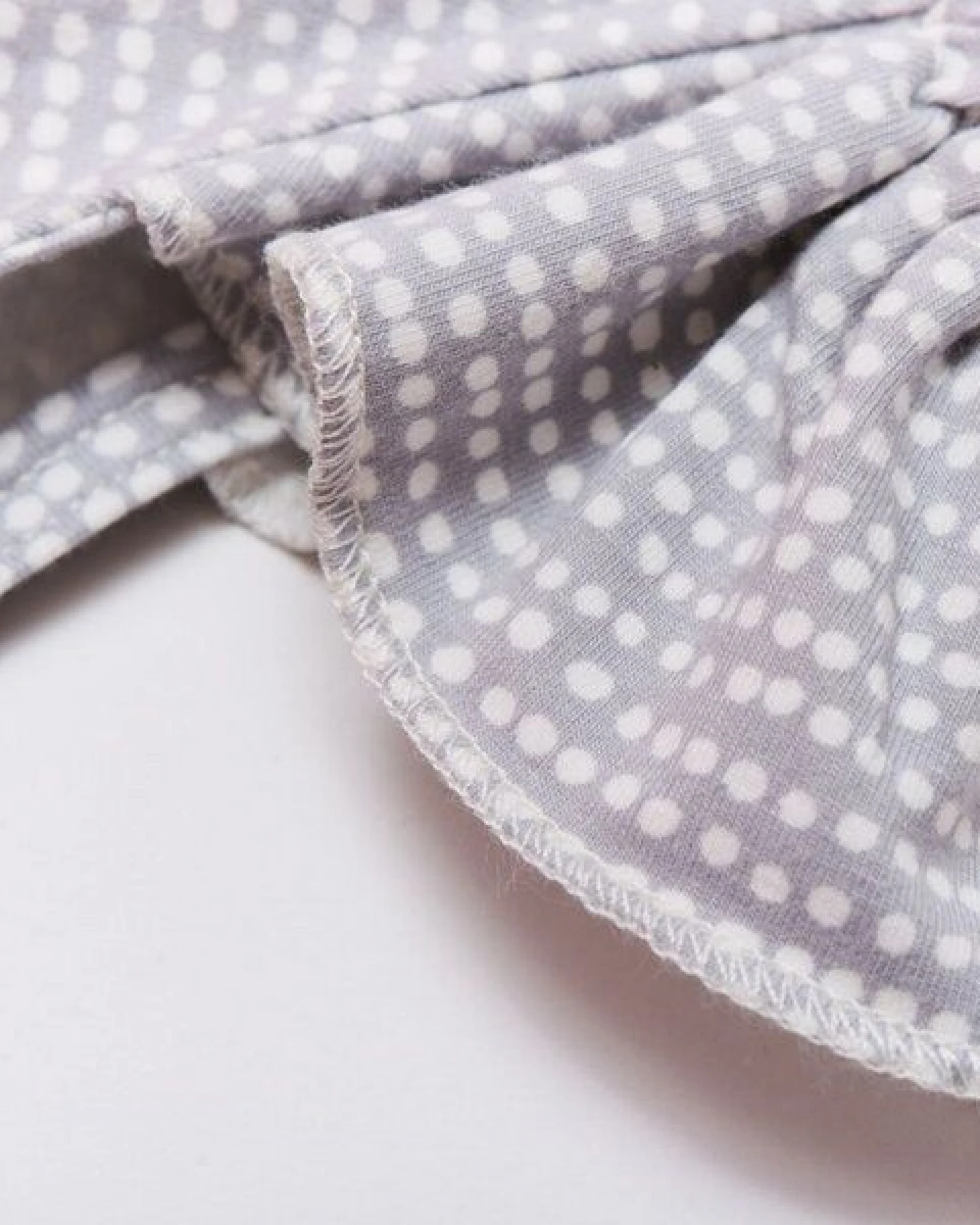 Cheeky Apple Hängerkleidchen aus Bio-Baumwolle "Baby Basic Dotted Lines" Grau/Weiß – Ansicht 2