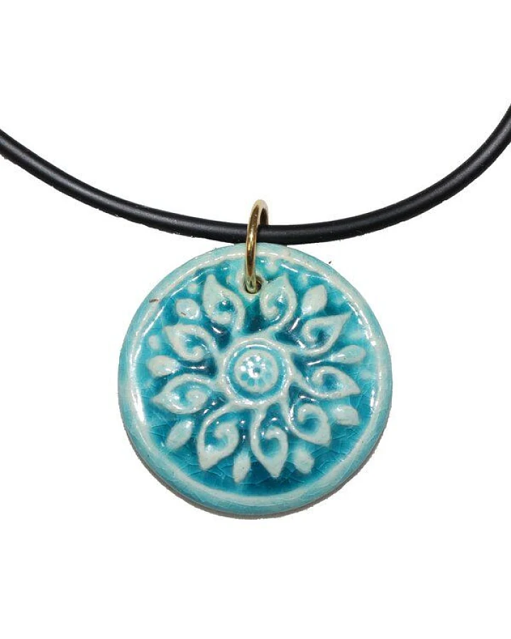 Schönes aus Indochina Schmuck aus Keramik, Anhänger Blume und Fächer am Kautschukcollier