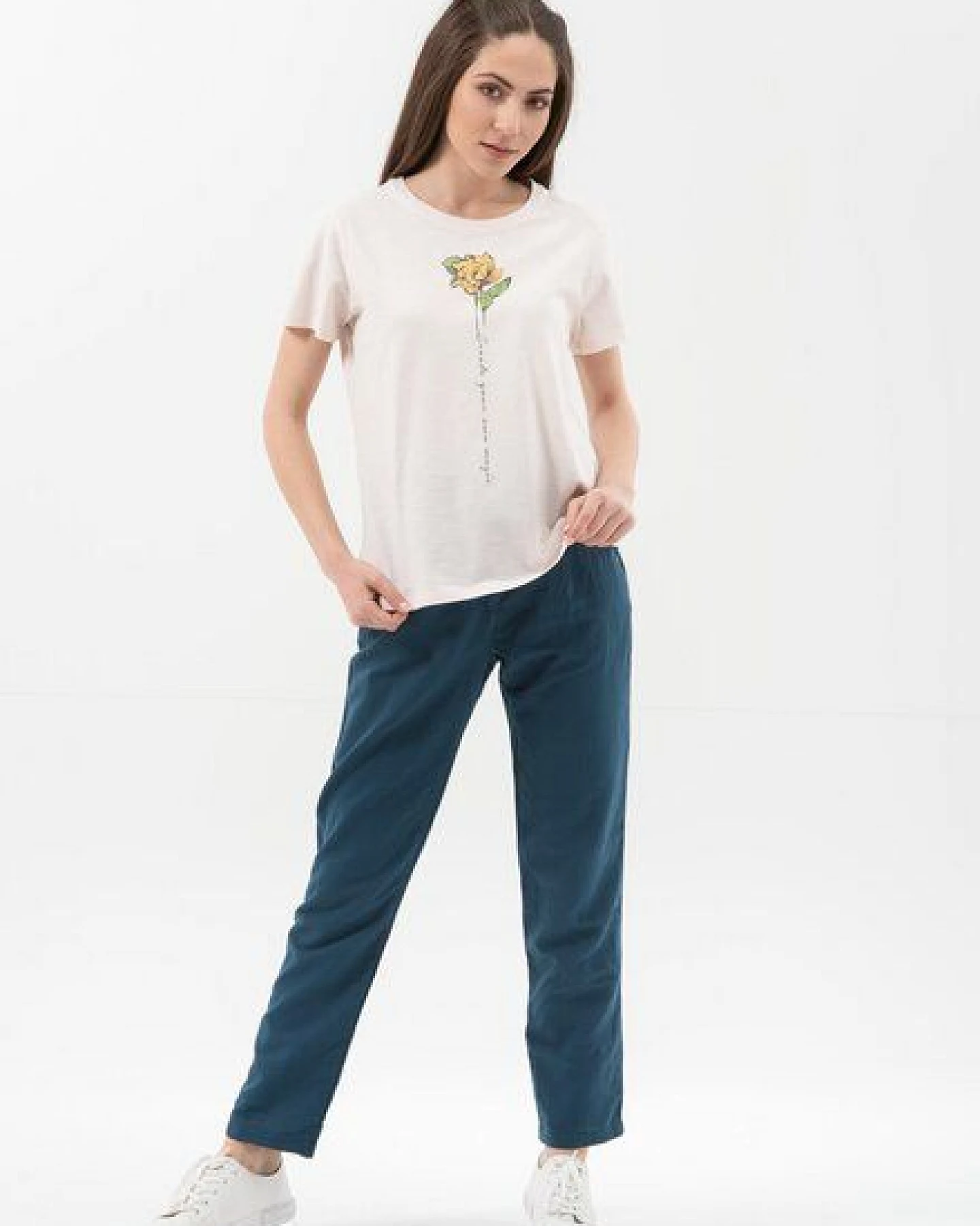 ORGANICATION T-Shirt aus Bio-Baumwolle mit Blume-Print – Ansicht 2