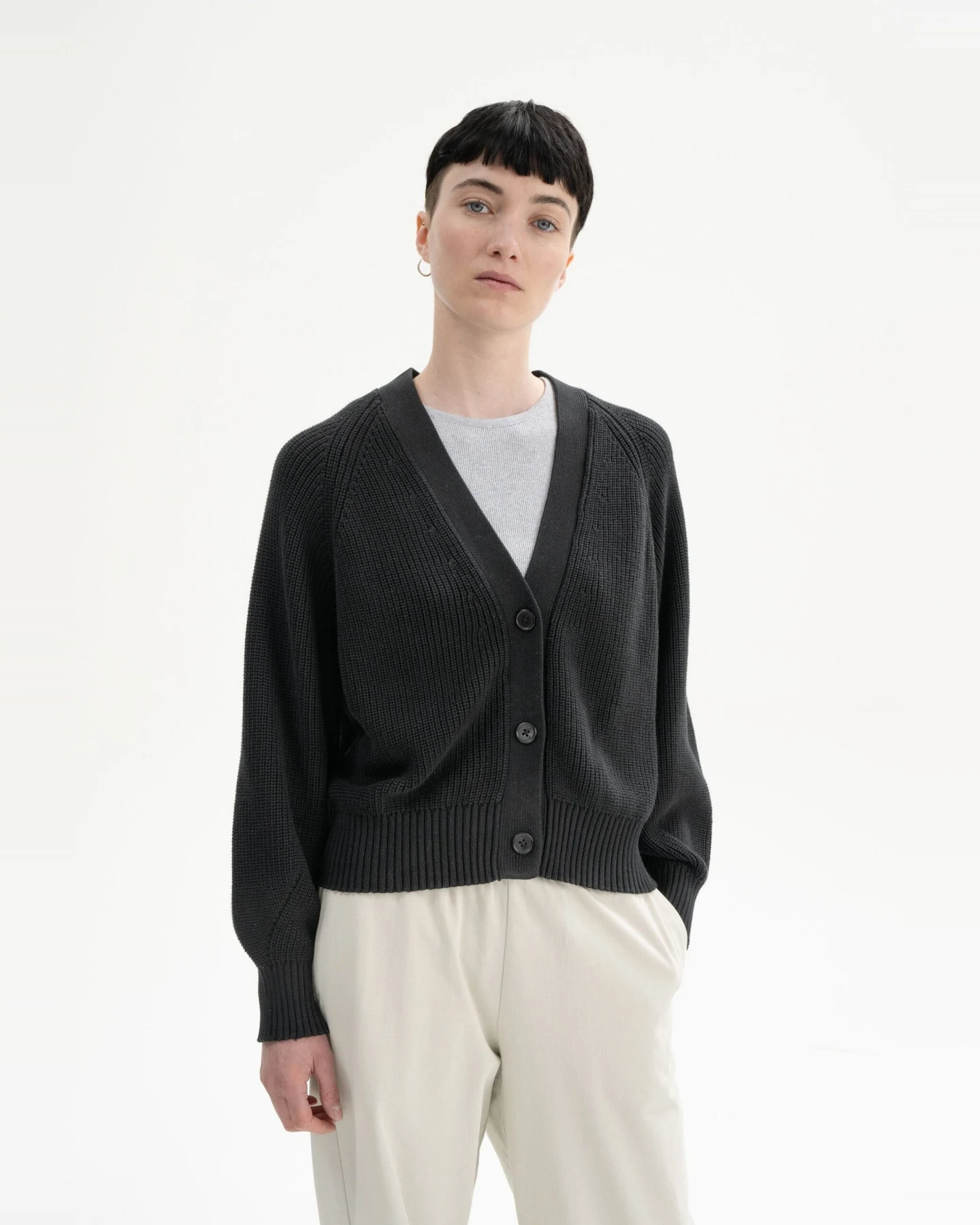 MELA Damen vegan Rippenstrick Strickjacke Bhuma Schwarz – Ansicht 2