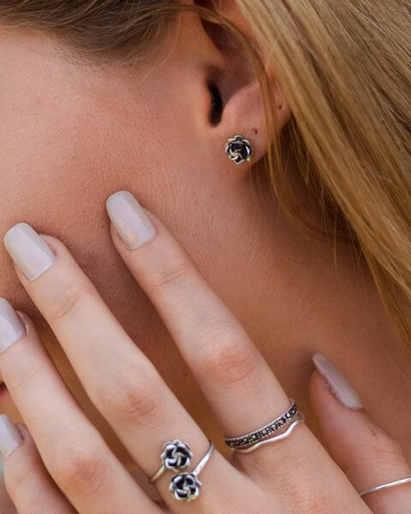 pakilia Silber Ohrstecker Mini Rose Fair-Trade und handmade – Ansicht 4