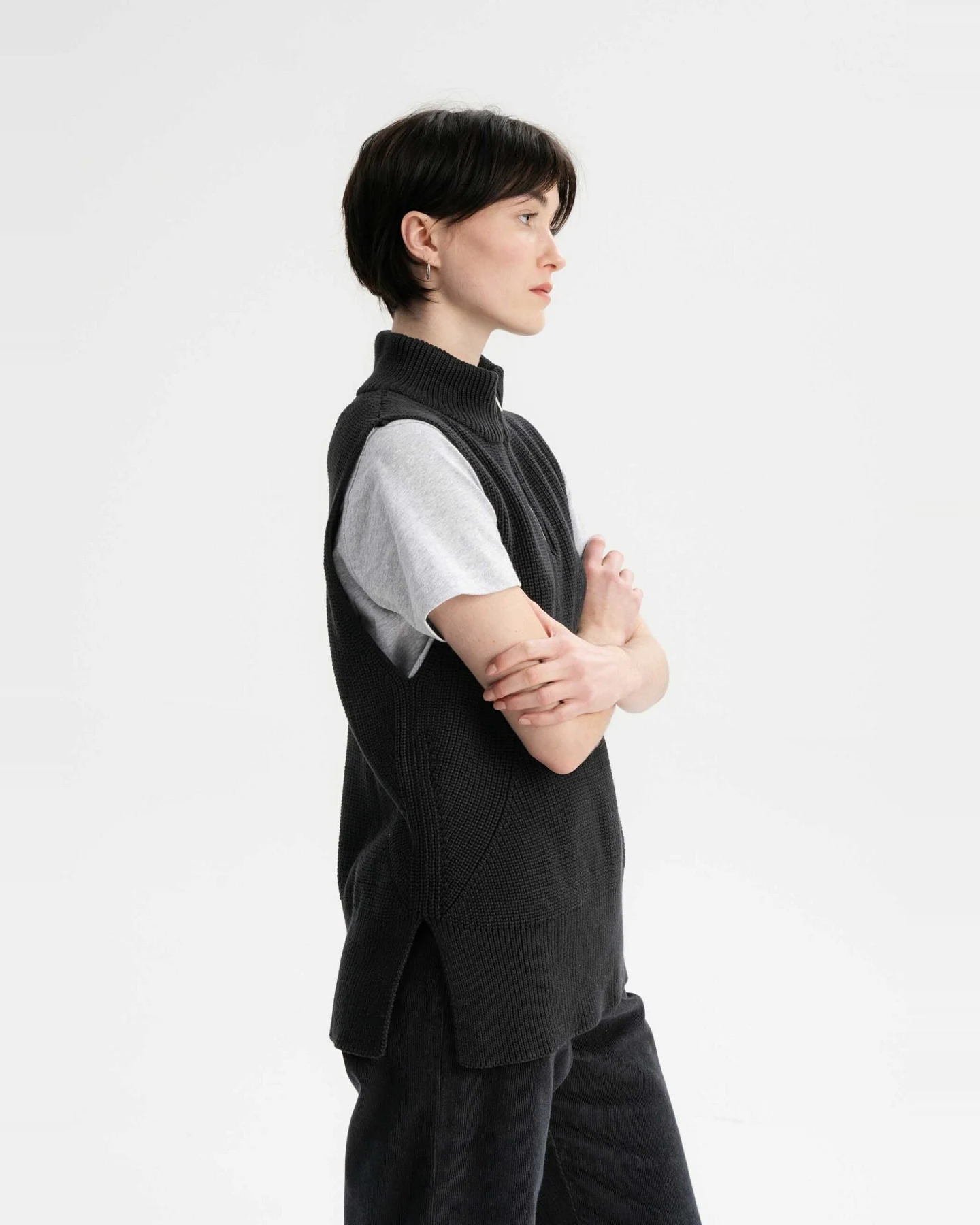 MELA Damen vegan Strickweste Mit Rollkragen Gamini Schwarz – Ansicht 2