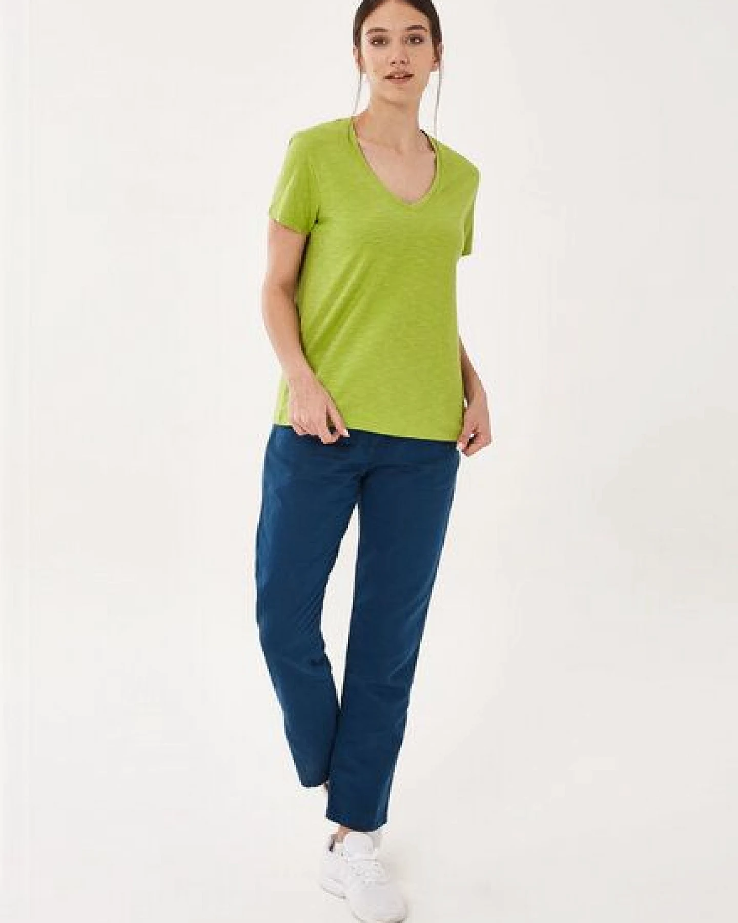 ORGANICATION Basic T-Shirt aus Bio-Baumwolle mit V-Ausschnitt – Ansicht 2