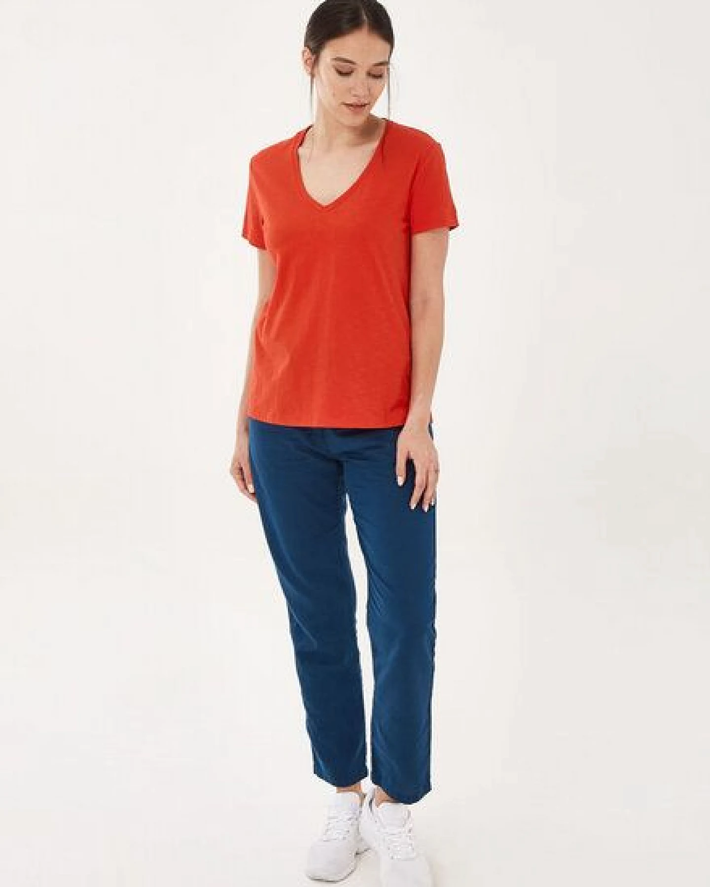ORGANICATION Basic T-Shirt aus Bio-Baumwolle mit V-Ausschnitt – Ansicht 2