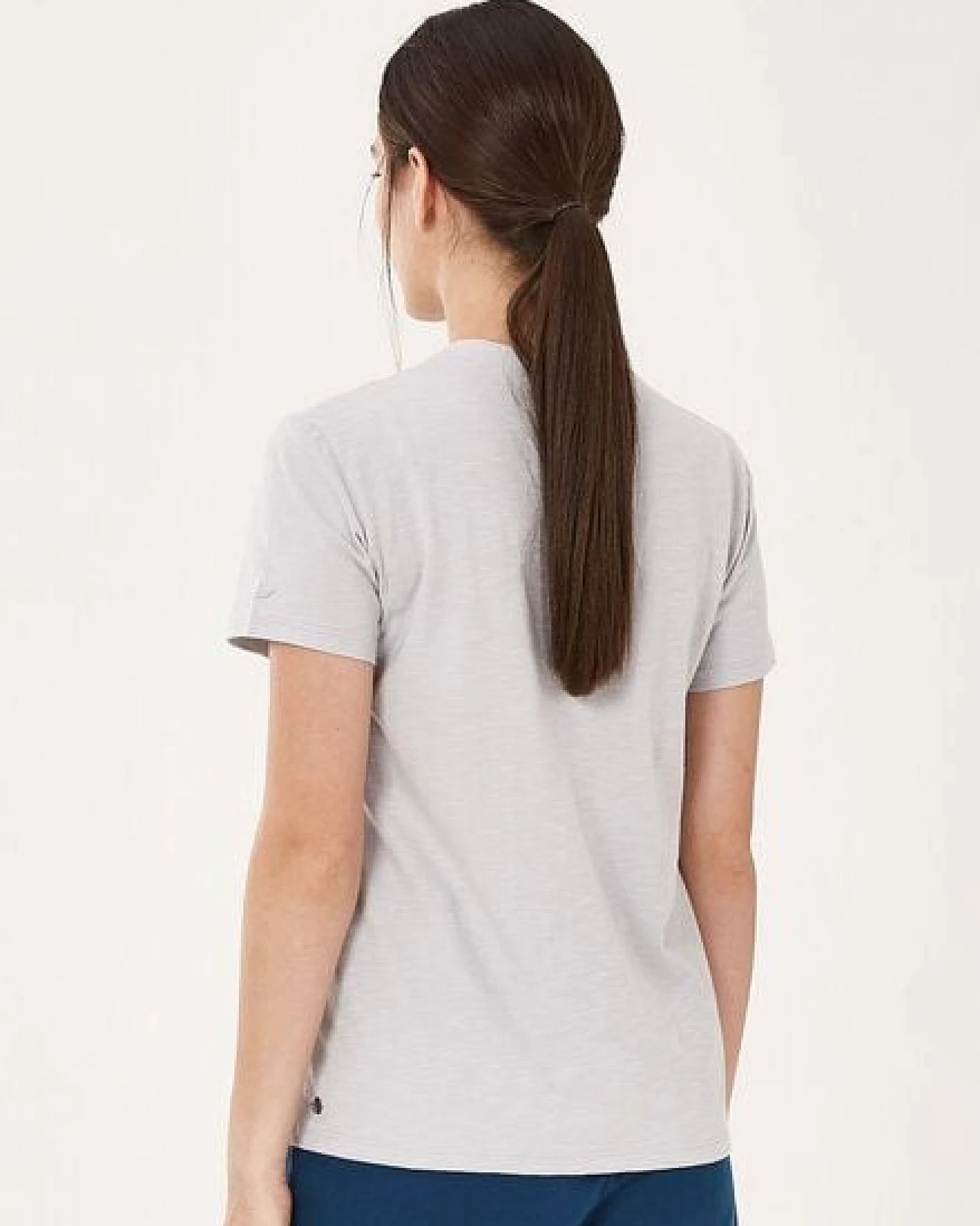 ORGANICATION Basic T-Shirt aus Bio-Baumwolle mit V-Ausschnitt – Ansicht 4