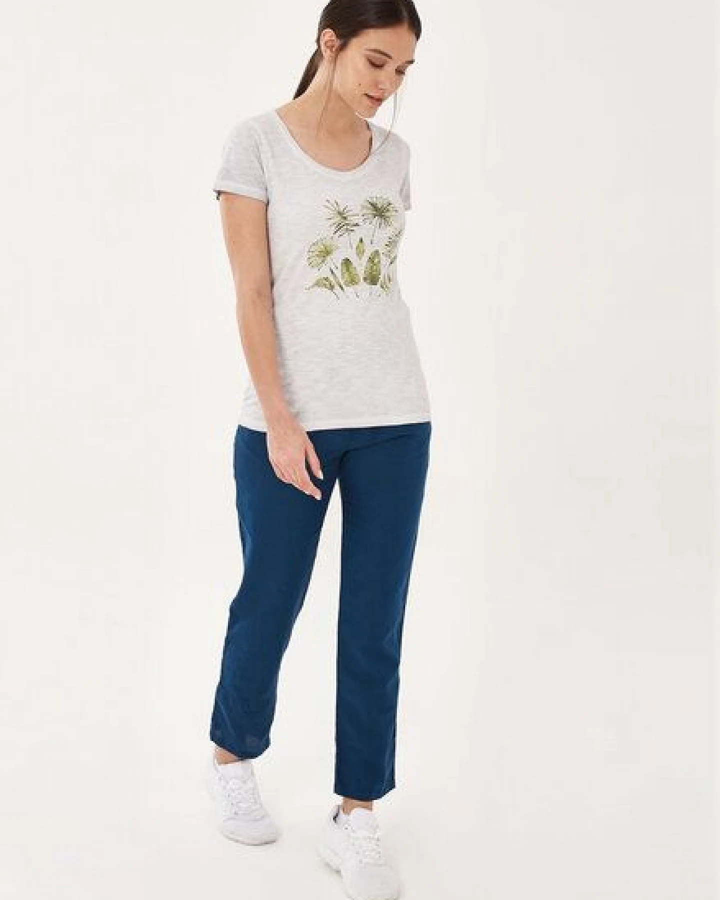 ORGANICATION Garment Dyed T-Shirt aus Bio-Baumwolle mit Blatt-Print – Ansicht 2