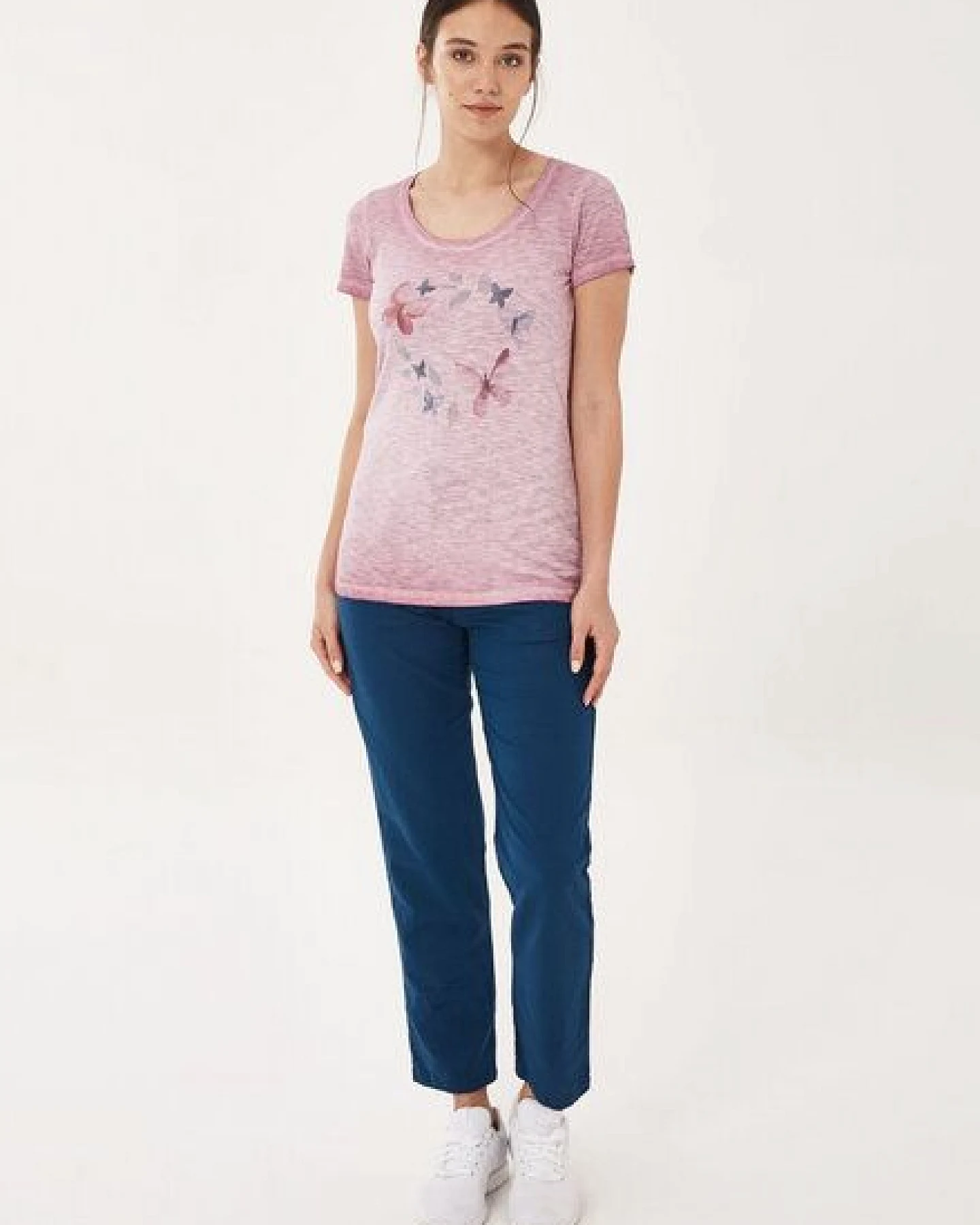 ORGANICATION Garment Dyed T-Shirt aus Bio-Baumwolle mit Schmetterling-Print – Ansicht 2