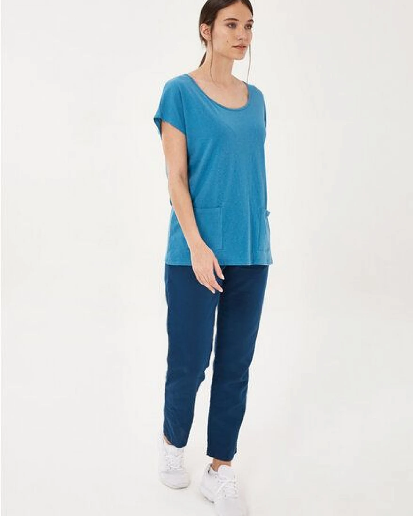 ORGANICATION T-Shirt aus Bio-Baumwolle und Leinen mit Taschen – Ansicht 2