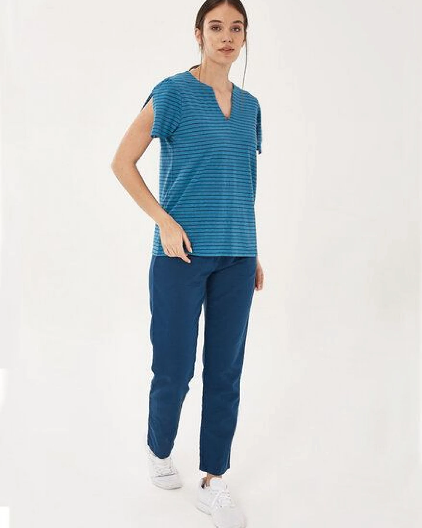 ORGANICATION T-Shirt aus Bio-Baumwolle und Leinen mit Armschlitze – Ansicht 2