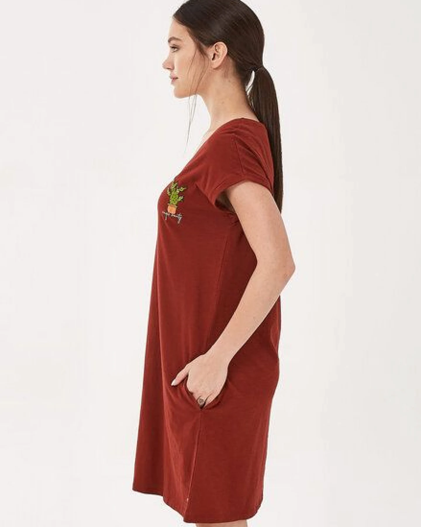 ORGANICATION Slub-Jersey-Kleid aus Bio-Baumwolle mit Stickerei – Ansicht 3