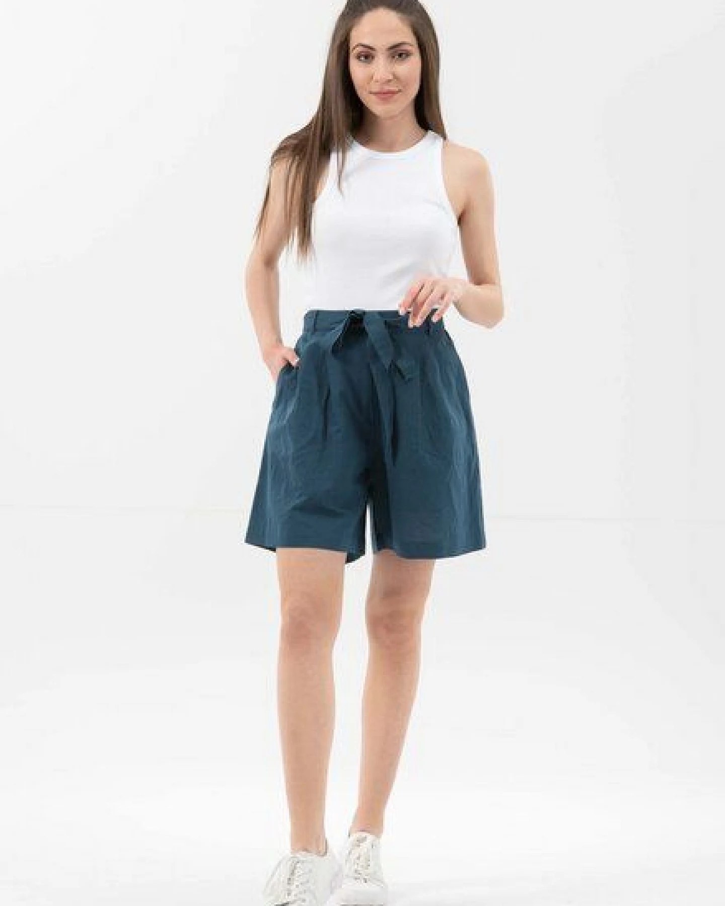 ORGANICATION Shorts aus Leinengemisch mit Bindegürtel – Ansicht 2