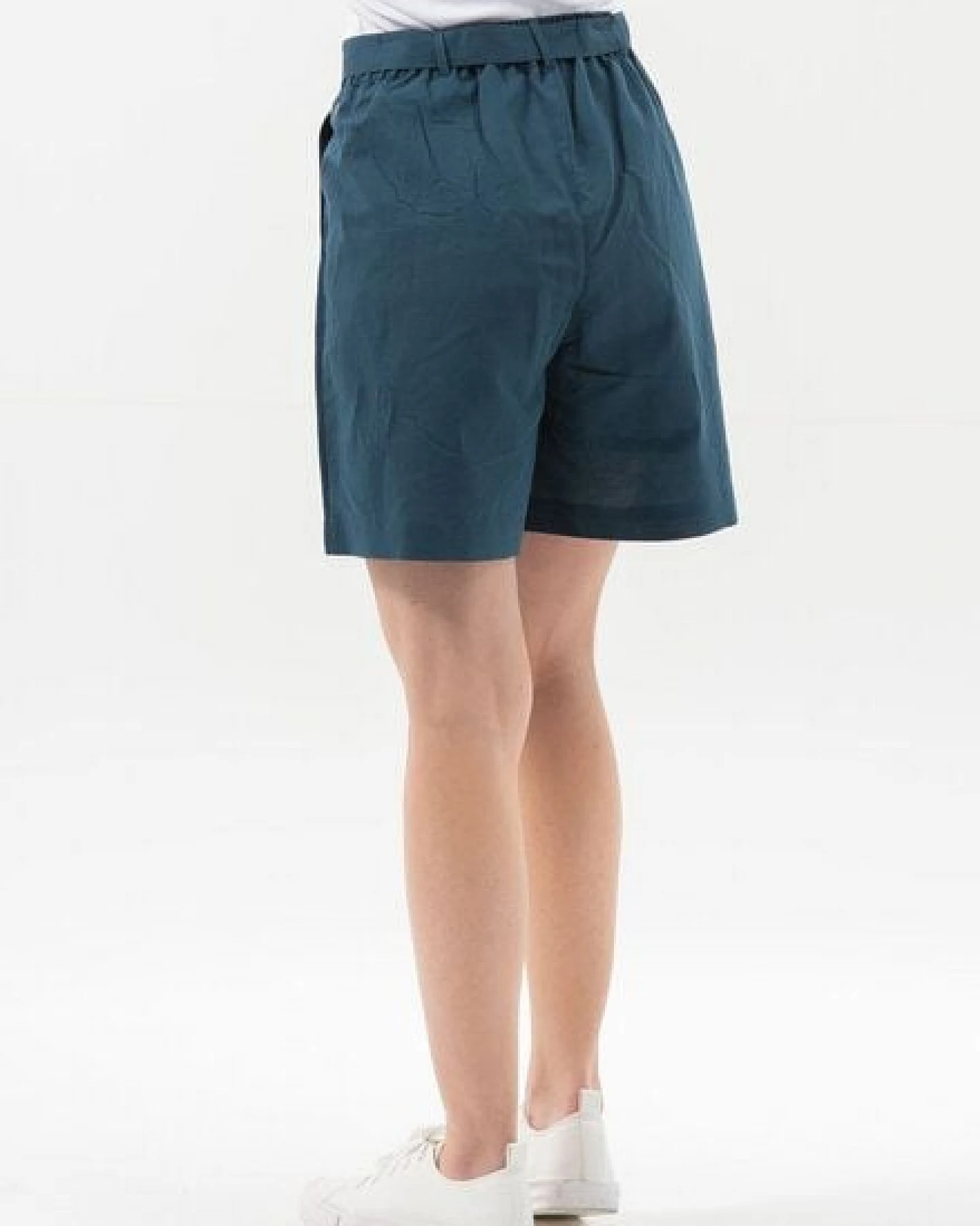 ORGANICATION Shorts aus Leinengemisch mit Bindegürtel – Ansicht 4