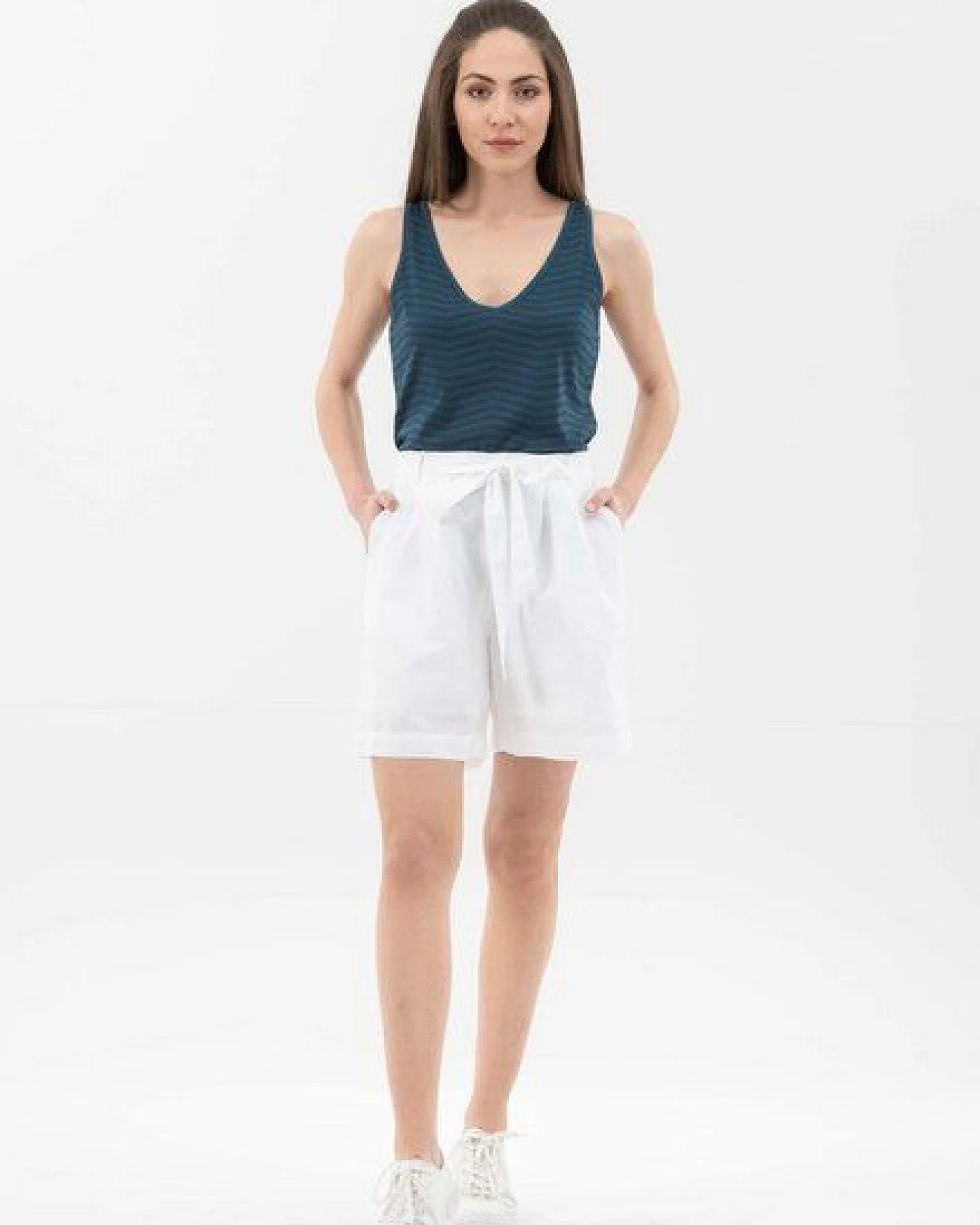 ORGANICATION Shorts aus Leinengemisch mit Bindegürtel – Ansicht 2