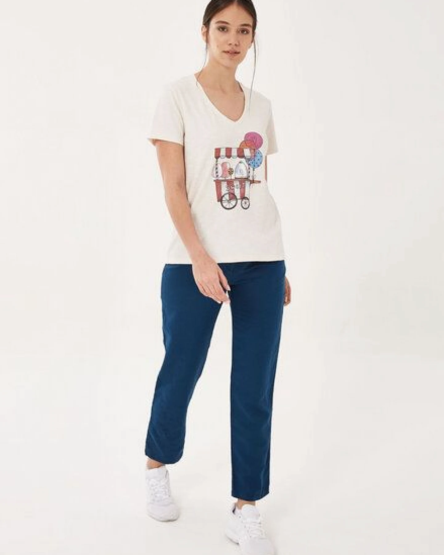 ORGANICATION T-Shirt aus Bio-Baumwolle mit V-Ausschnitt – Ansicht 2