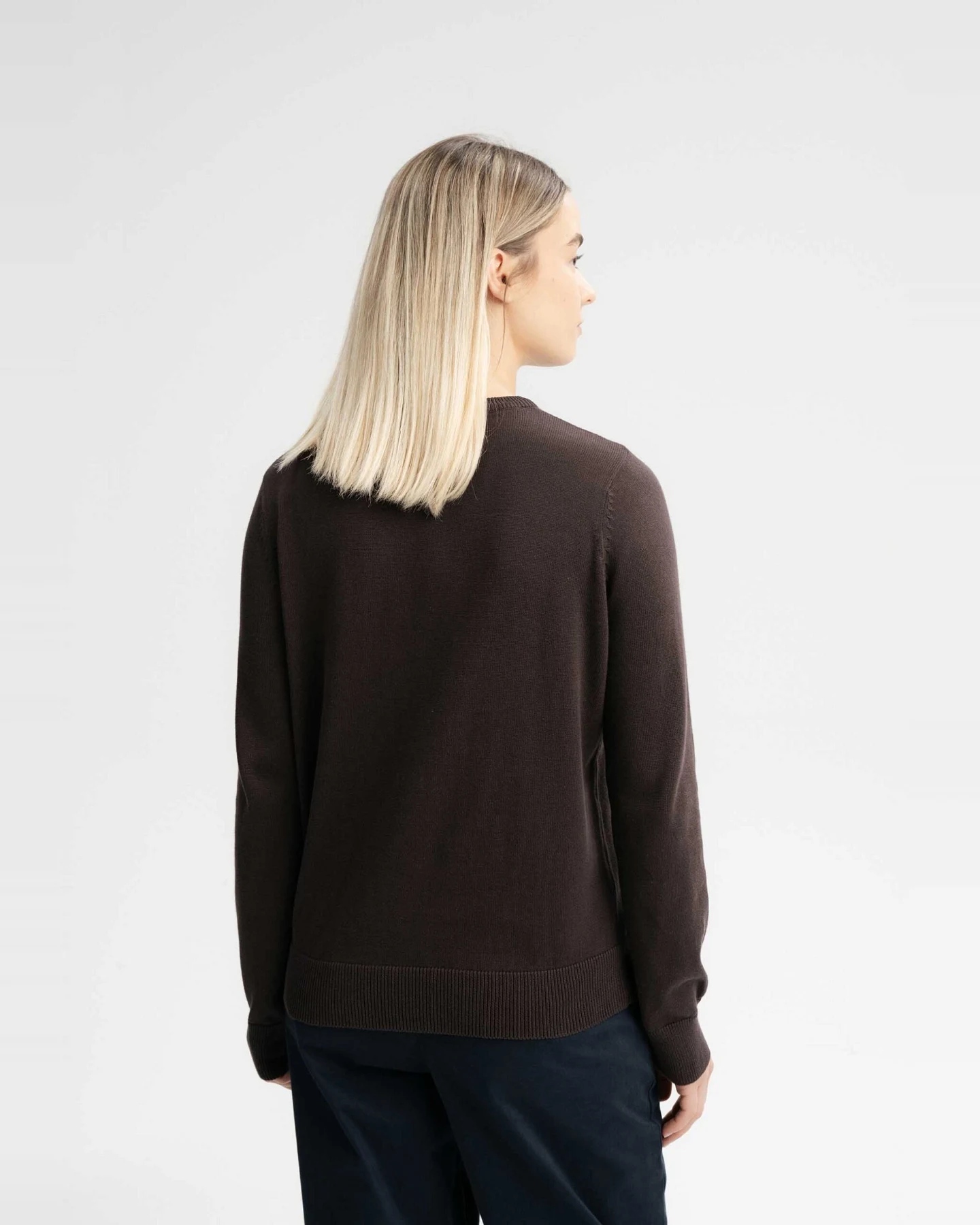 MELA Damen vegan Pullover Feinstrick Dhana Dunkelbraun – Ansicht 2