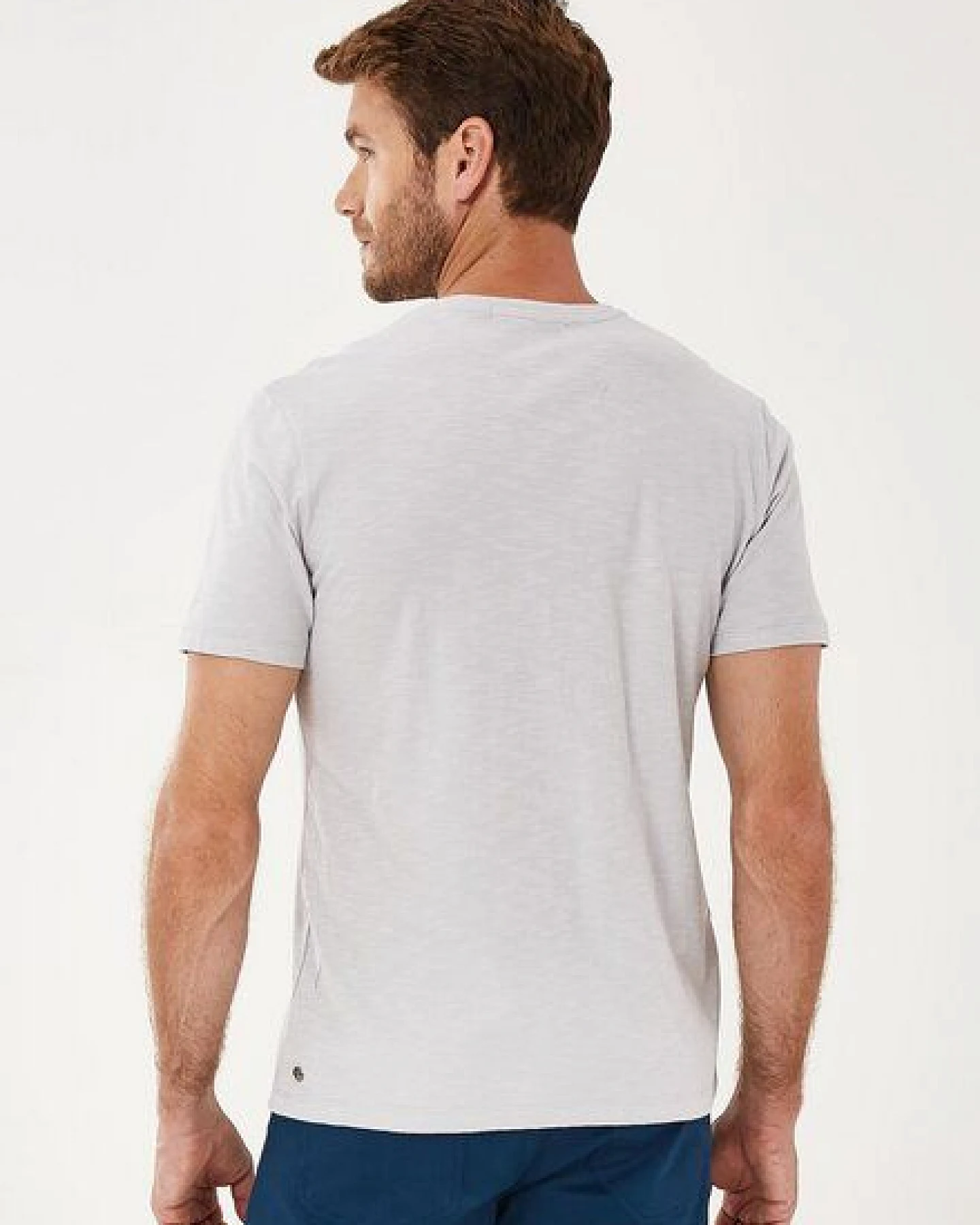 ORGANICATION Basic T-Shirt aus Bio-Baumwolle mit V-Ausschnitt – Ansicht 4