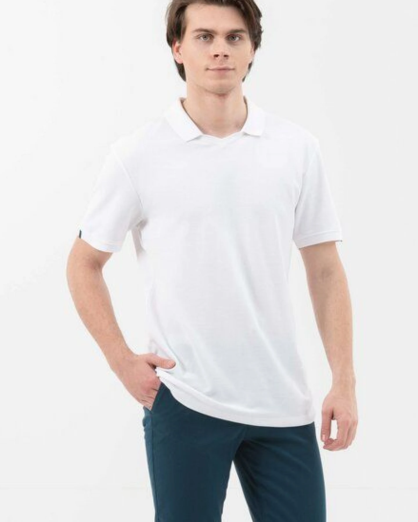 ORGANICATION Poloshirt aus Bio-Baumwolle mit V-Ausschnitt – Ansicht 4