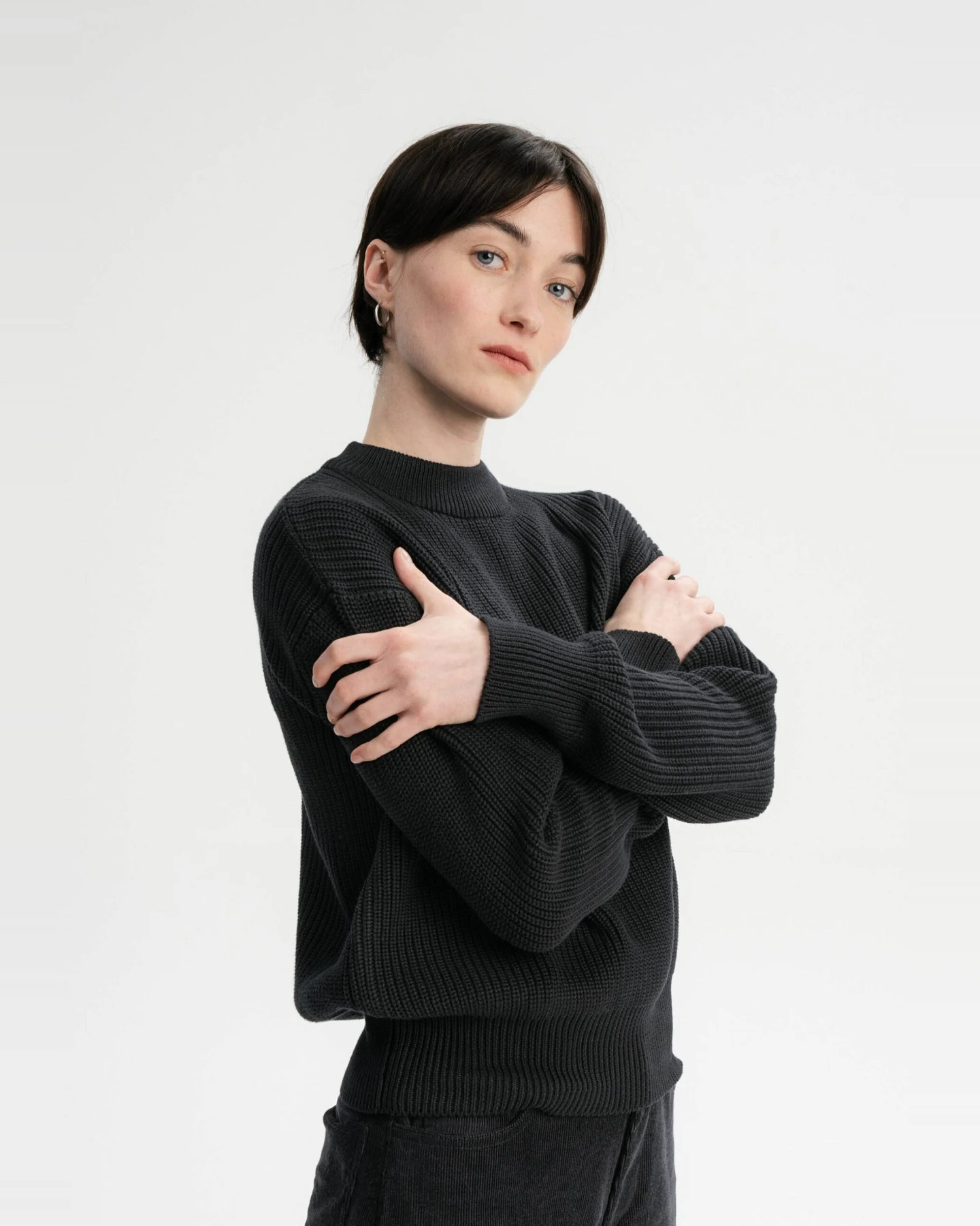 MELA Damen vegan Rippenstrickpullover Manika Schwarz – Ansicht 2