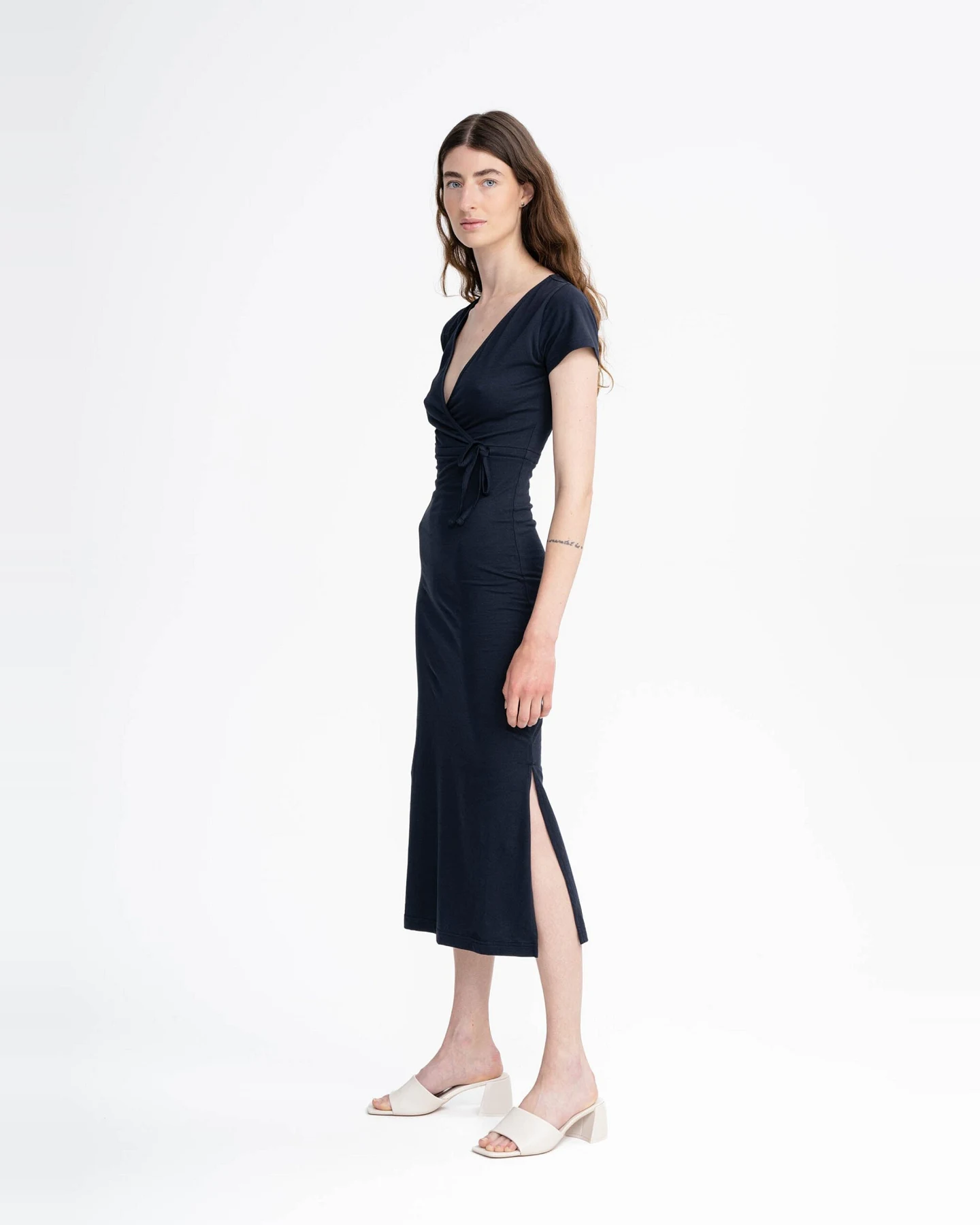 MELA Damen vegan Kleid V-Ausschnitt Shreoshi Marineblau – Ansicht 2