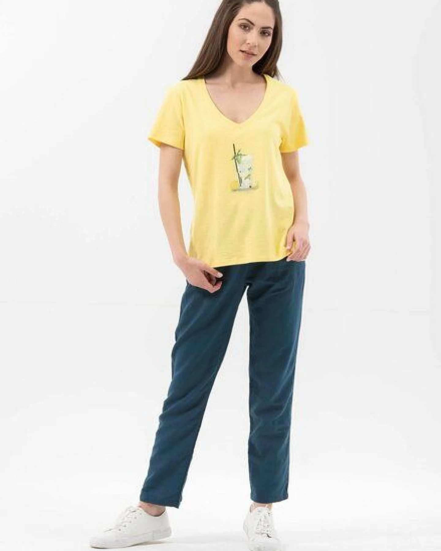 ORGANICATION T-Shirt aus Bio-Baumwolle mit V-Ausschnitt – Ansicht 2