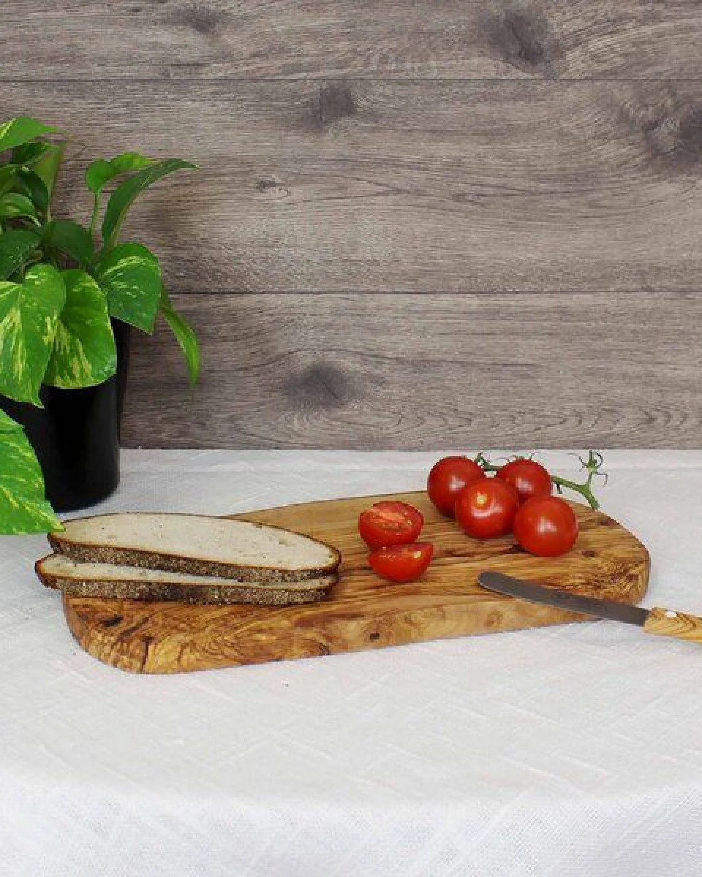 Mitienda Shop Schneidebrett D aus Olivenholz, Holzbrett 40cm – Ansicht 2
