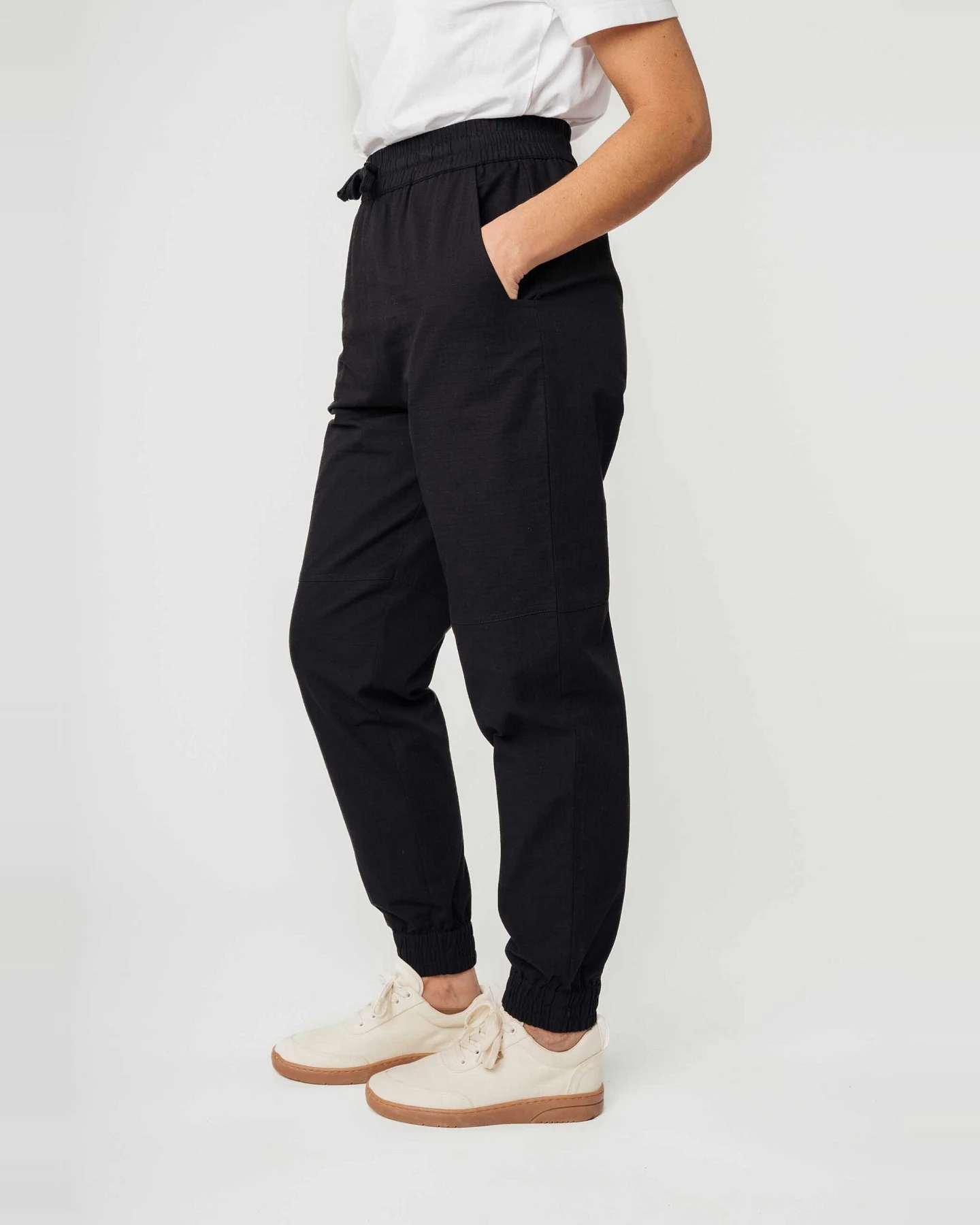 MELA Damen vegan Hose Elastischer Bund Arite Schwarz – Ansicht 2