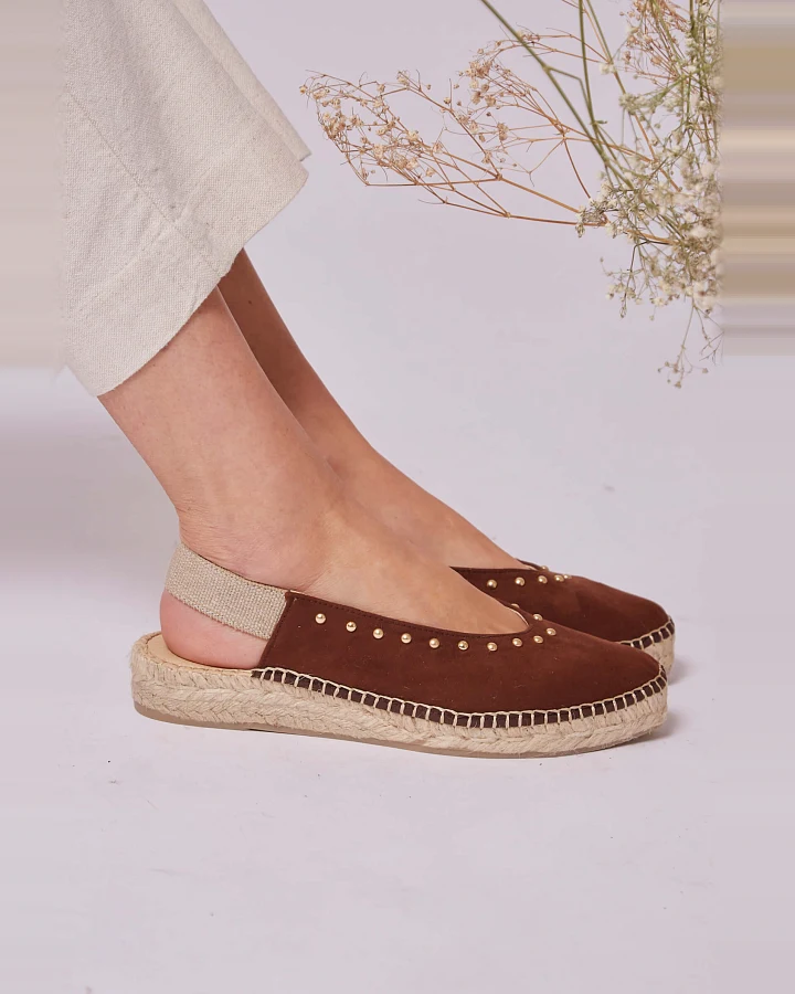 Momoc Damen vegan Sandalen Nieten Cognac