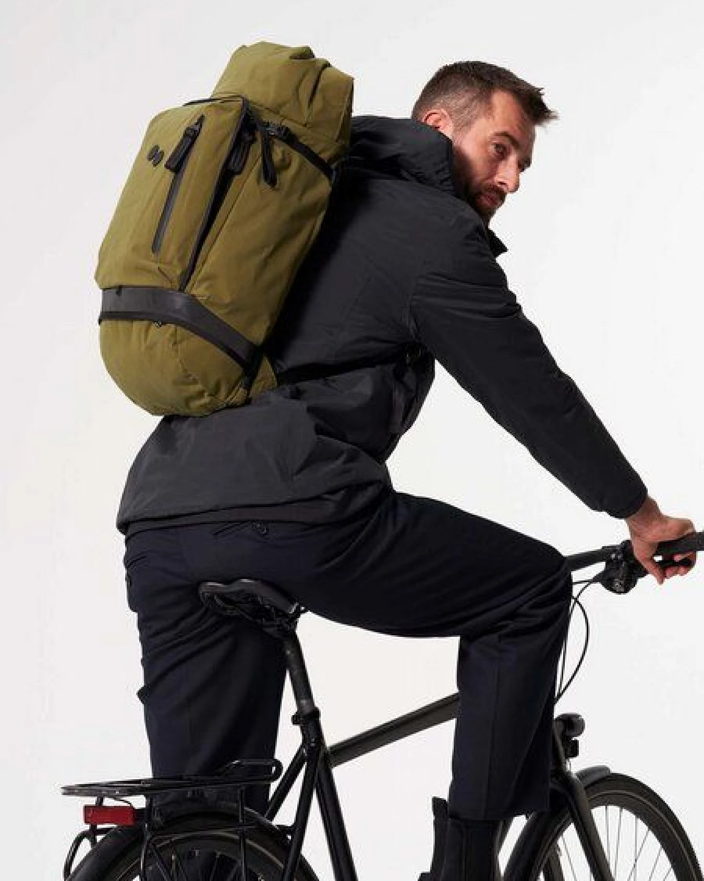 pinqponq Rucksack - KOMUT Medium Backpack - aus recyceltem Nylon – Ansicht 3