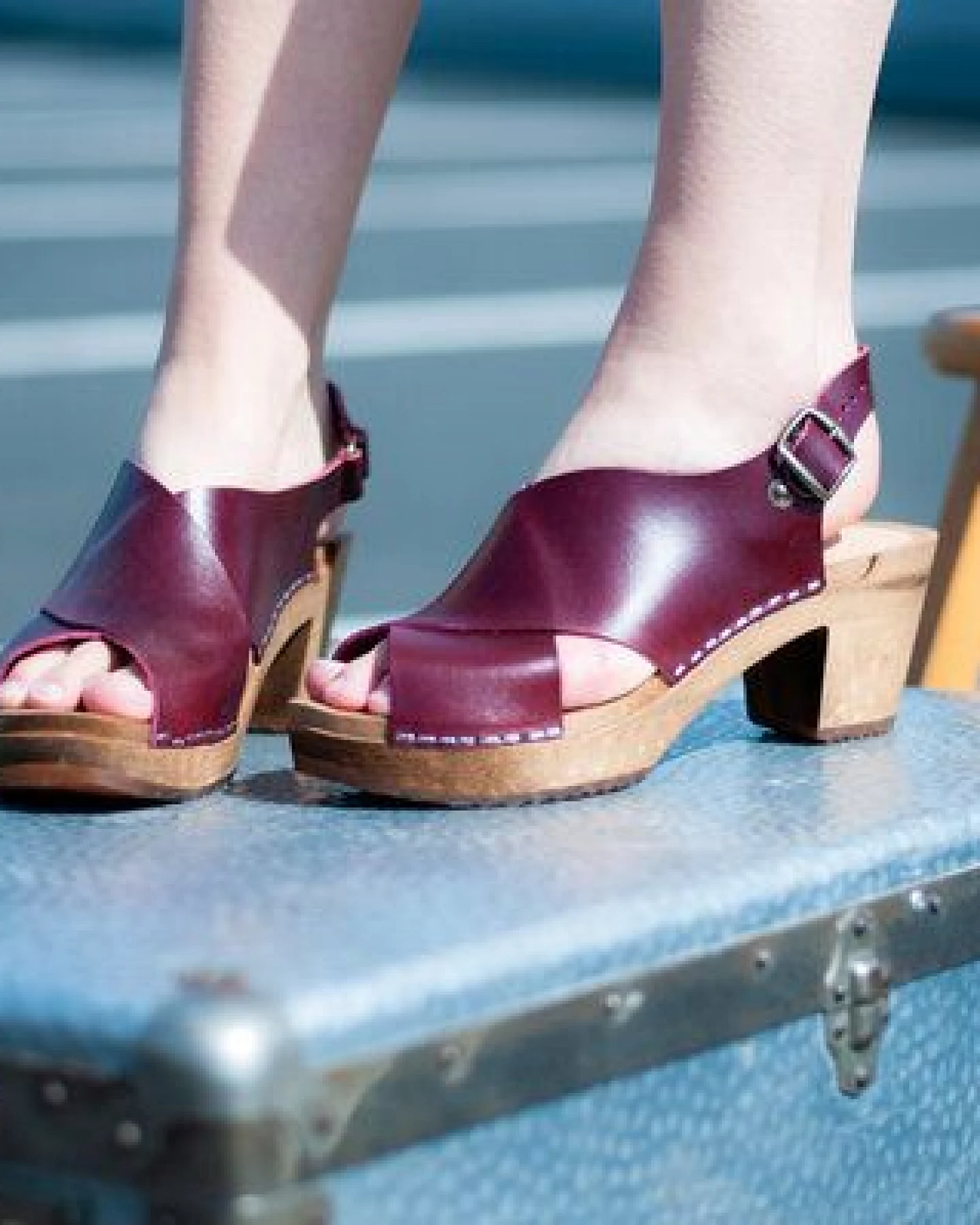 HÖST - schwedische Holz Clogs Sandale von me&myclogs - high mid heel - bordo – Ansicht 2