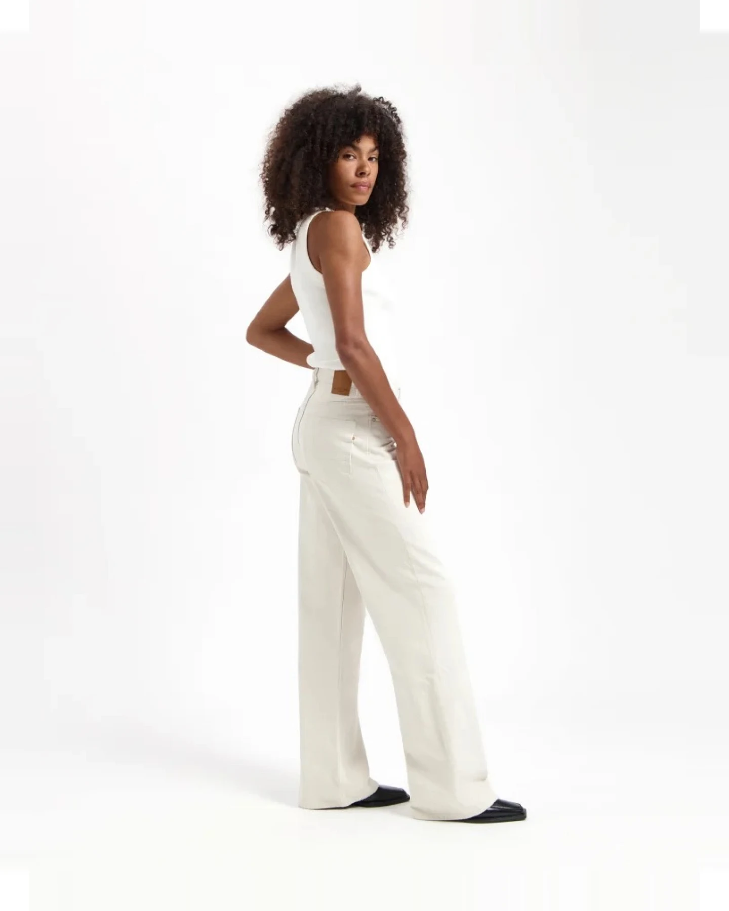 Kuyichi Damen vegan Jeans Locker Schlaghose Harper Ecru – Ansicht 2
