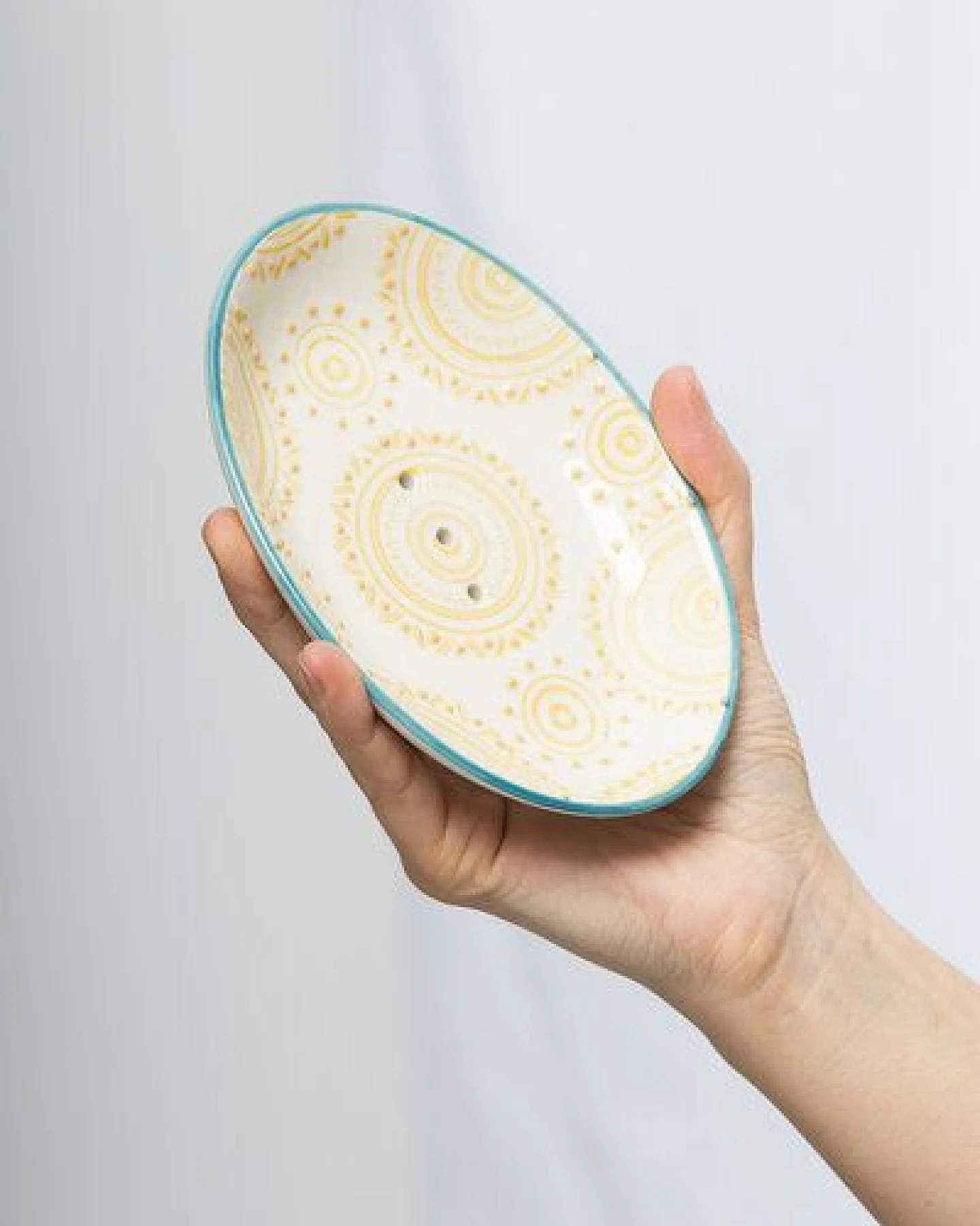 TRANQUILLO Ovale Seifenschale aus Steinzeug mit bunten Mustern 14 cm – Ansicht 3