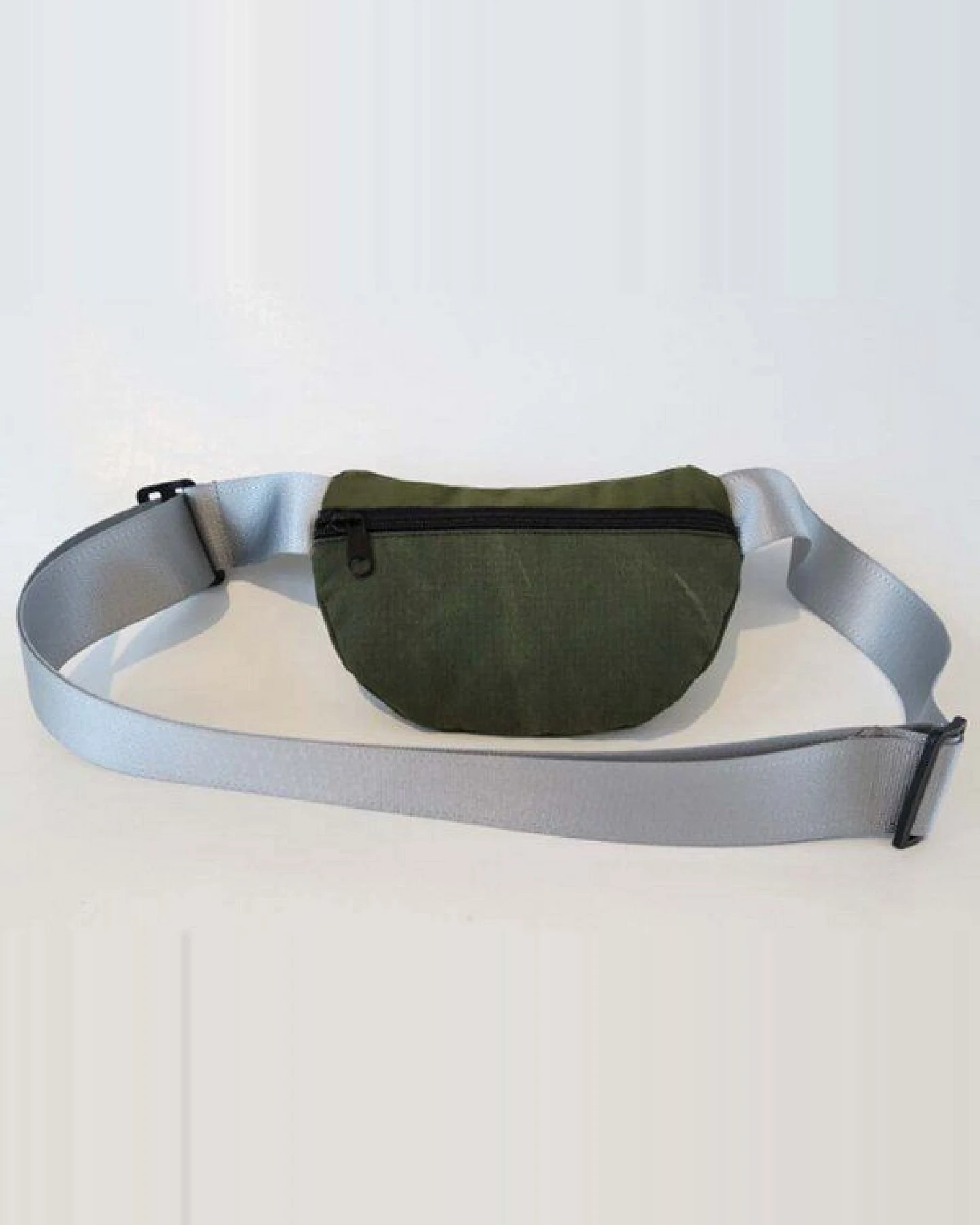 Leonca Upcycling Hip Bag aus Seesackleinen in 3 Größen – Ansicht 4