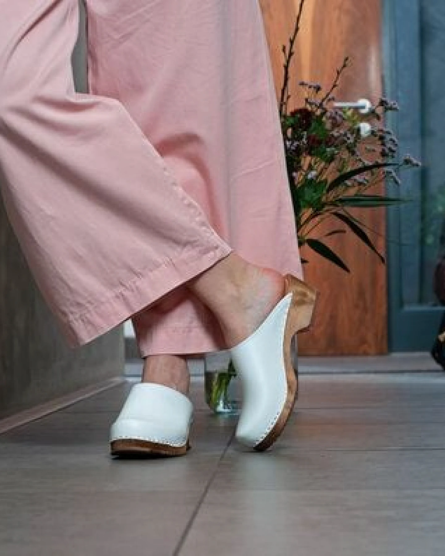 LYCKA - schwedische Holz Clogs von me&myClogs - low heel – Ansicht 2