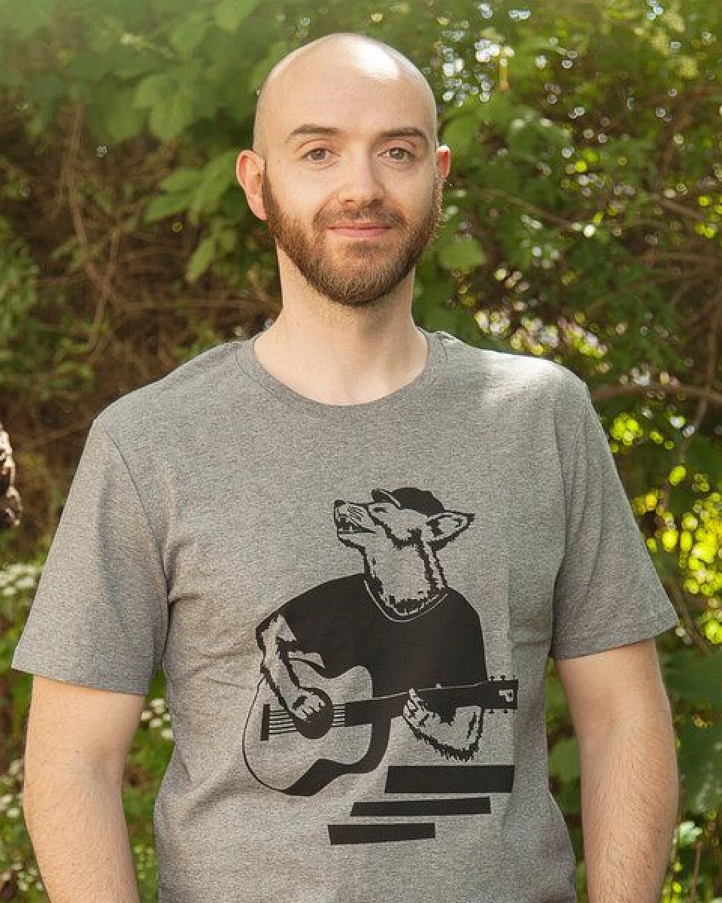 Frank Fuchs mit Gitarre - päfjes Bio Fair Wear Männer/Unisex T-Shirt – Ansicht 2