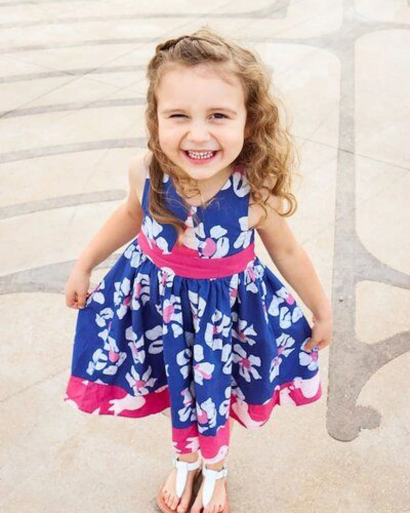 Global Mamas Bio Twirl Kleid - Tropics - Blau – Ansicht 2