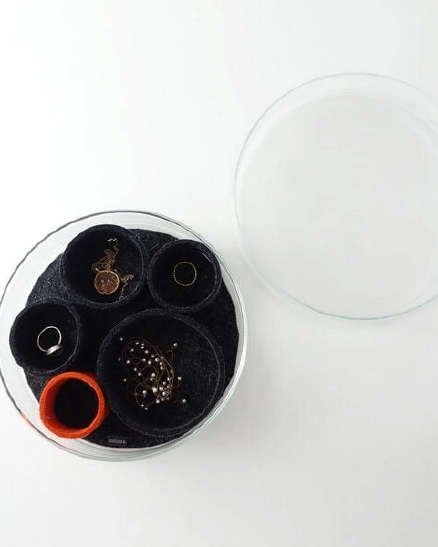 matilda k. manufaktur Schmuckaufbewahrung Schmuckschale 'luise' aus Glas mit Einsätzen aus Wollfilz – Ansicht 4