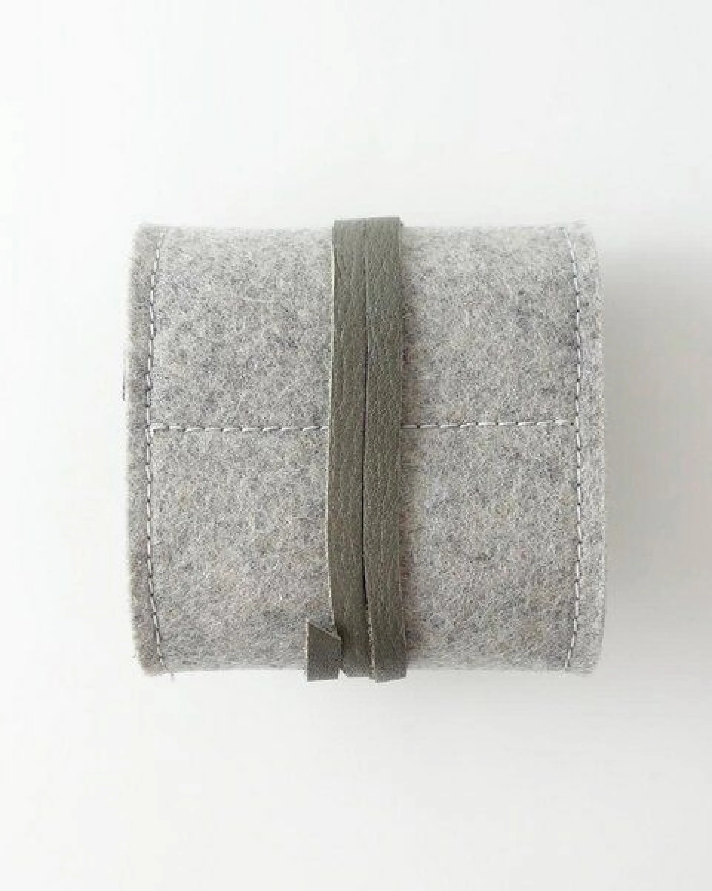 matilda k. manufaktur Taschenapotheke für homöopathische Globuli aus Filz hellgrau mit 12 leeren Gläschen 'samuel' – Ansicht 3