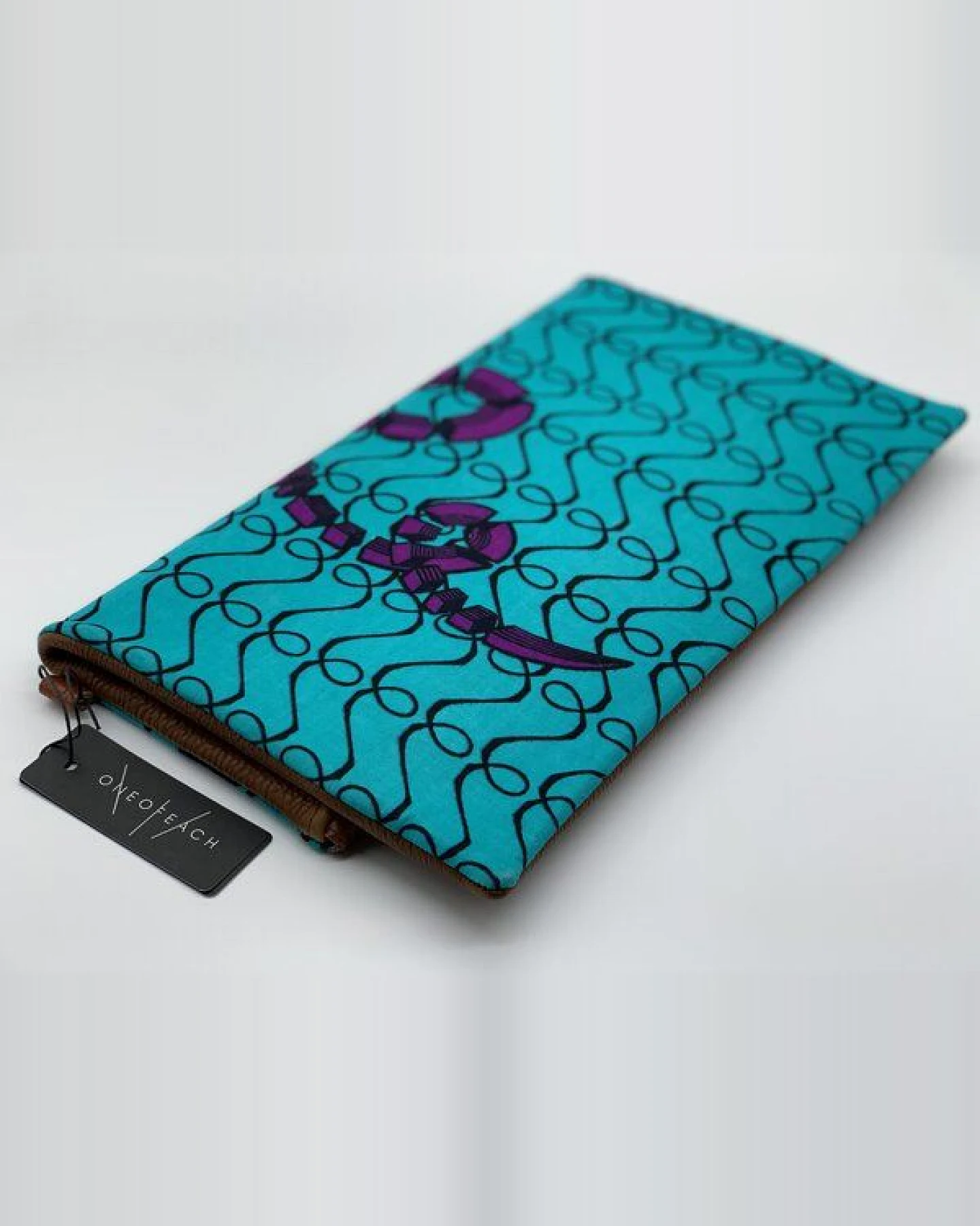 ONE OF EACH Clutch "Nigeria" Handtasche aus Leder und Baumwollstoff mit afrikanischem Print – Ansicht 3