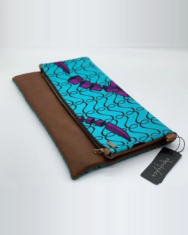 ONE OF EACH Clutch "Nigeria" Handtasche aus Leder und Baumwollstoff mit afrikanischem Print