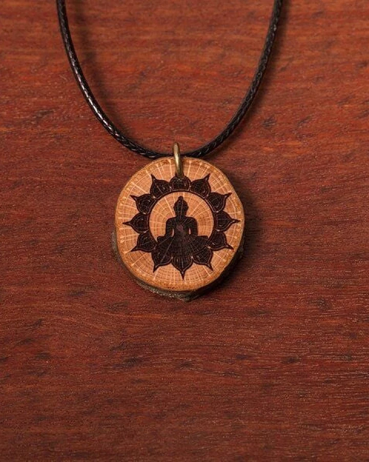Himal Hemp Zirbenholzschmuck Ø2-3cm, verschiedene Motive, aus Österreich